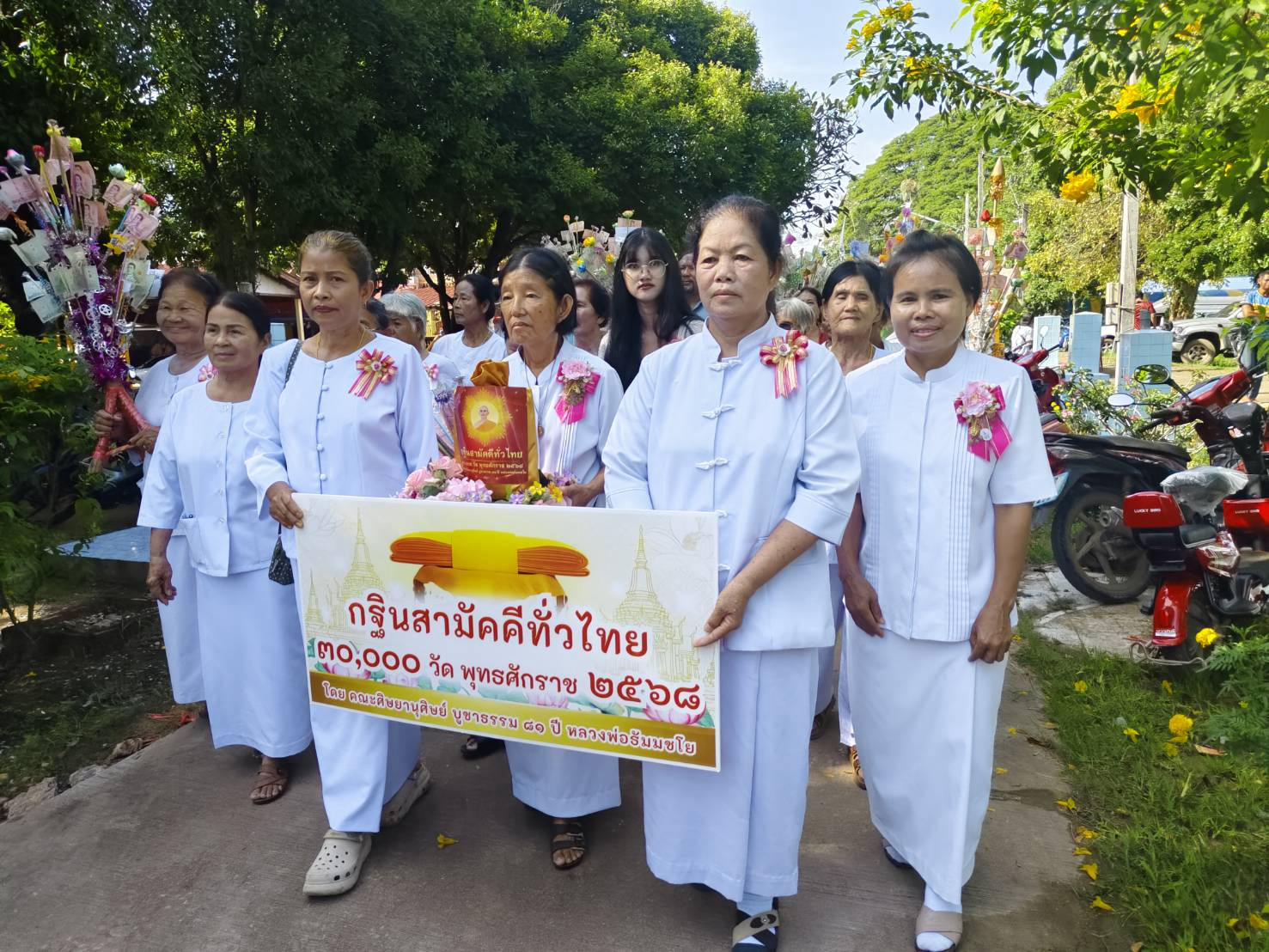 ภาพร่วมขบวนกฐินวัดตะล่อมสุวรรณาราม
