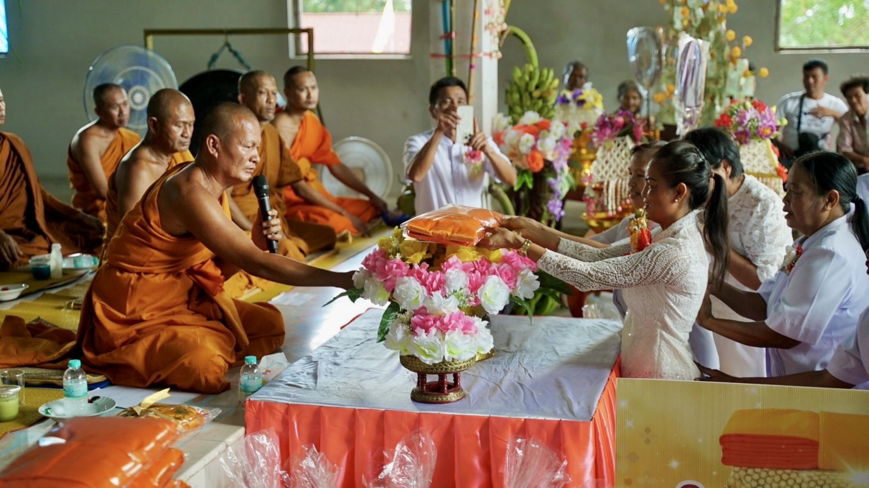 ภาพร่วมพิธีกรรมวัดเขาน้ำอุ่น