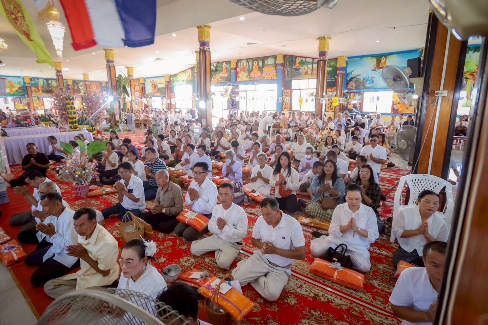 ภาพร่วมพิธีกรรมวัดป่าแดง