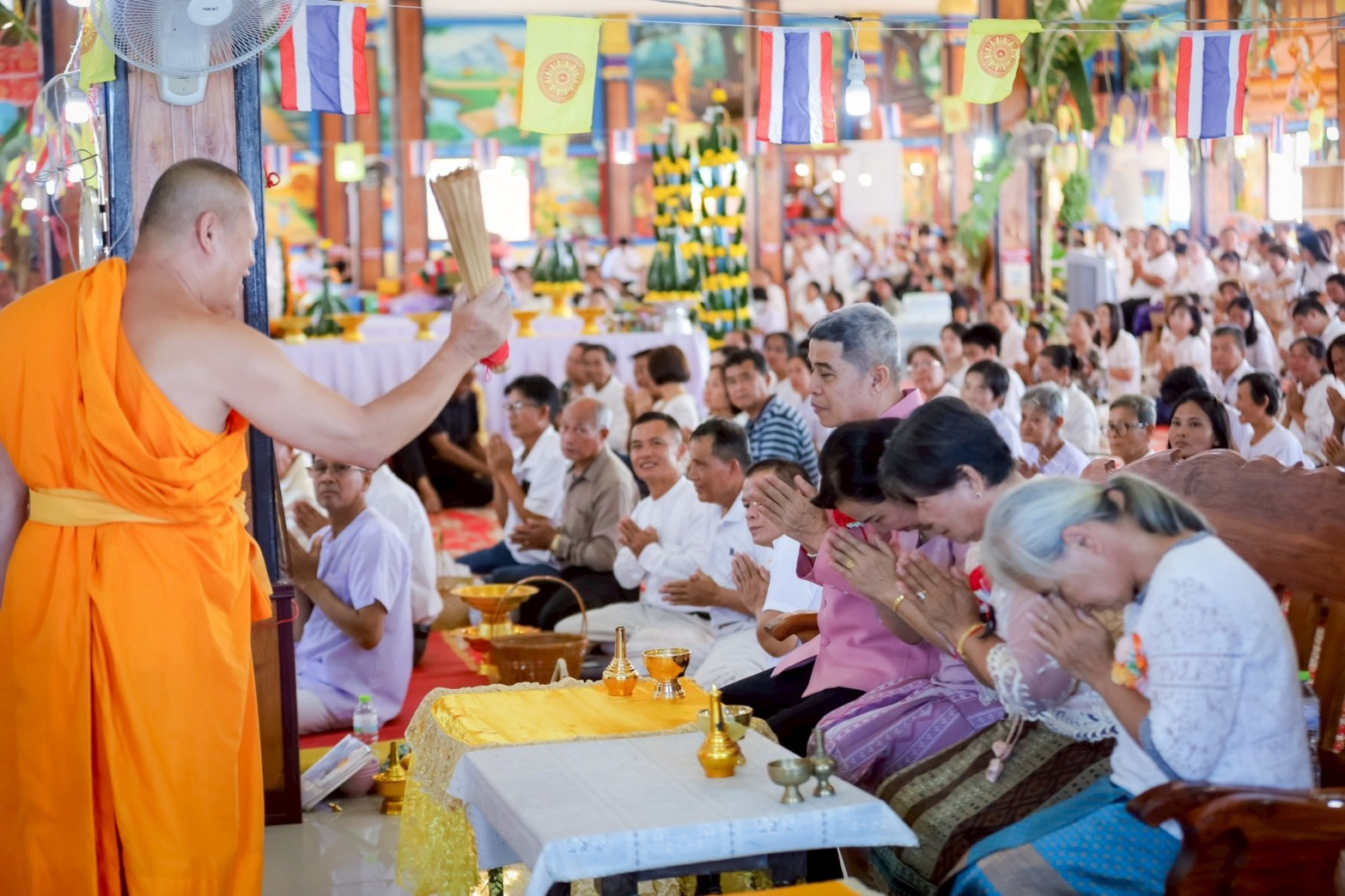 ภาพร่วมพิธีกรรมวัดป่าแดง