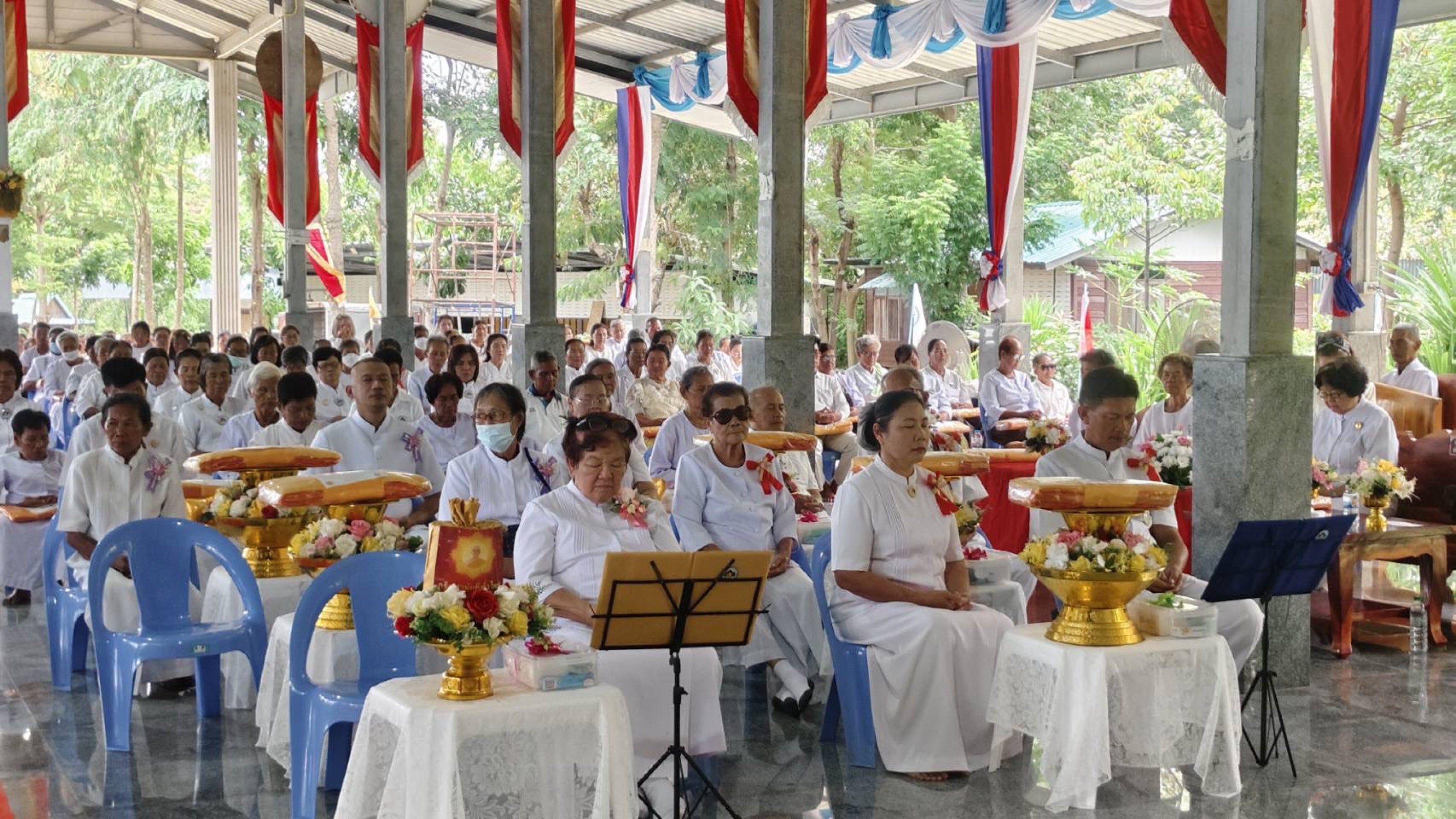 ภาพร่วมพิธีกรรมศูนย์อบรมปฏิบัติธรรมพิมายไทรงาม