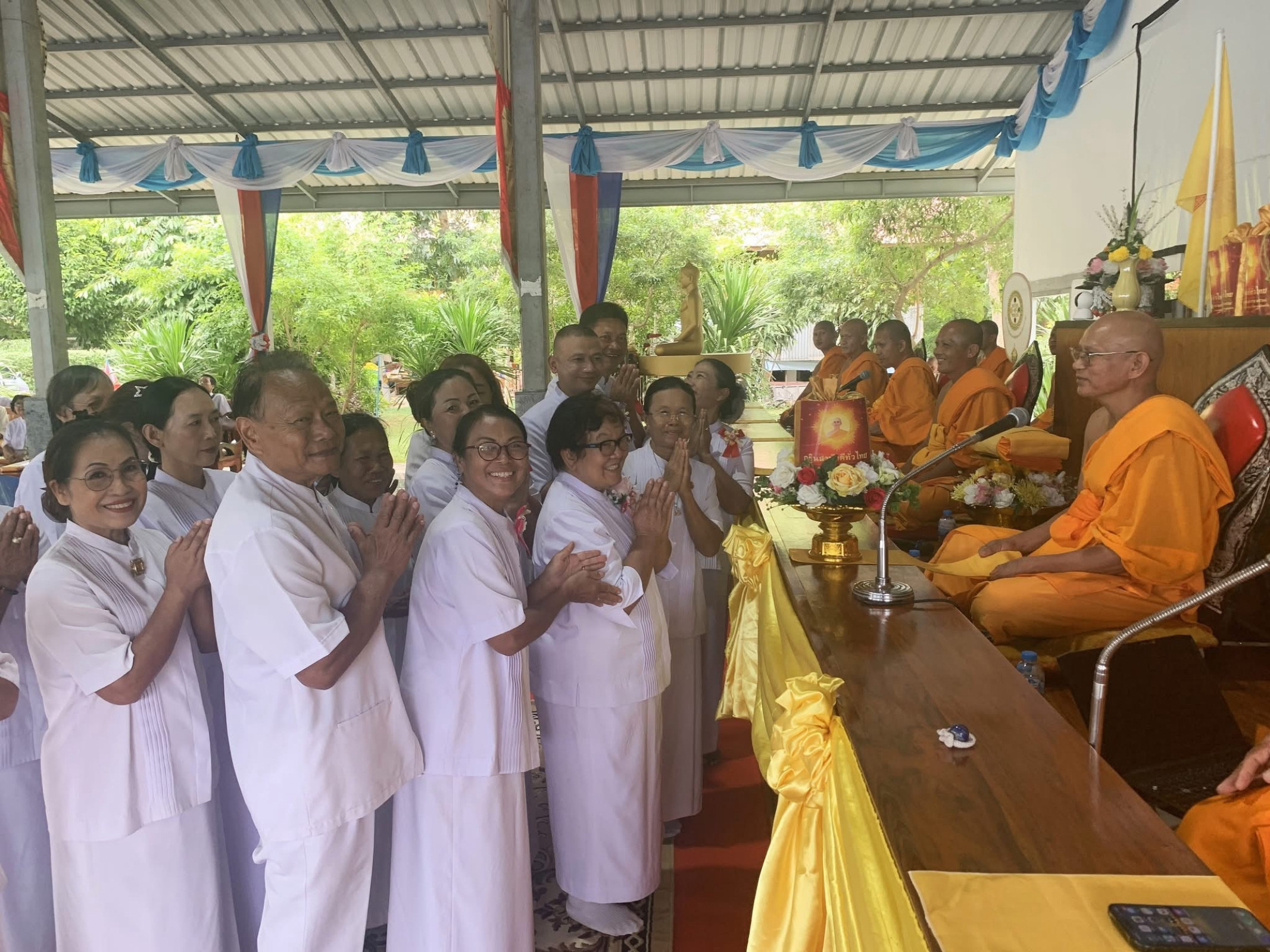 ภาพร่วมพิธีกรรมศูนย์อบรมปฏิบัติธรรมพิมายไทรงาม