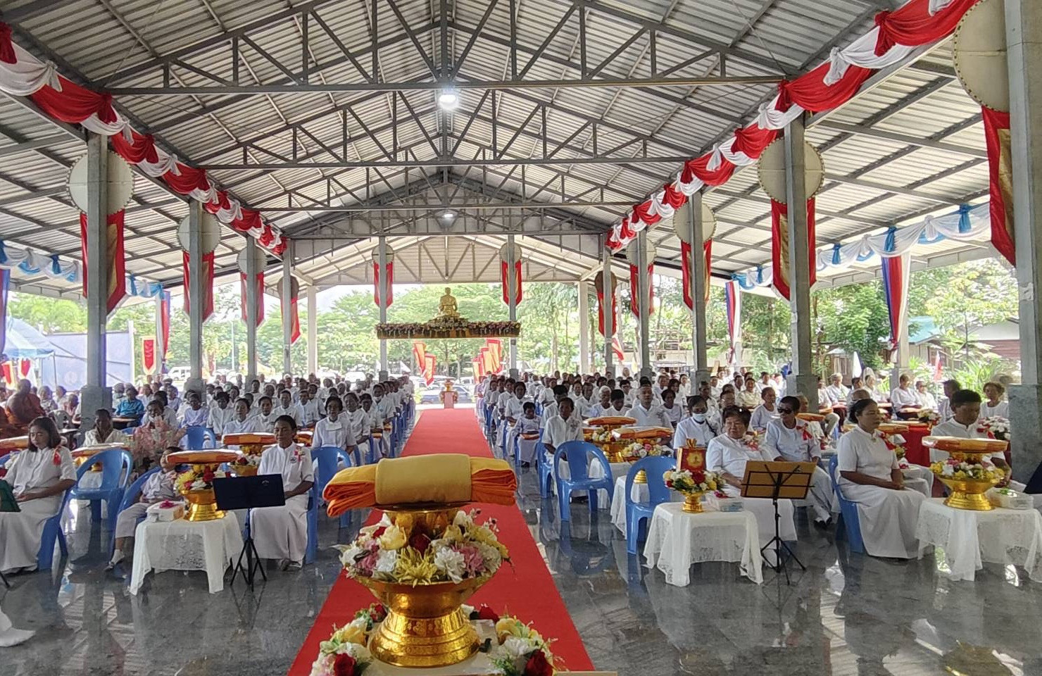 ภาพร่วมพิธีกรรมศูนย์อบรมปฏิบัติธรรมพิมายไทรงาม