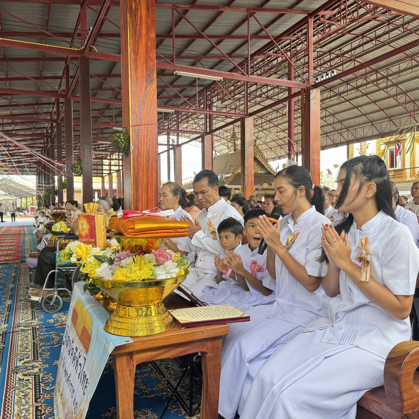 ภาพร่วมพิธีกรรมวัดสมานมิตร