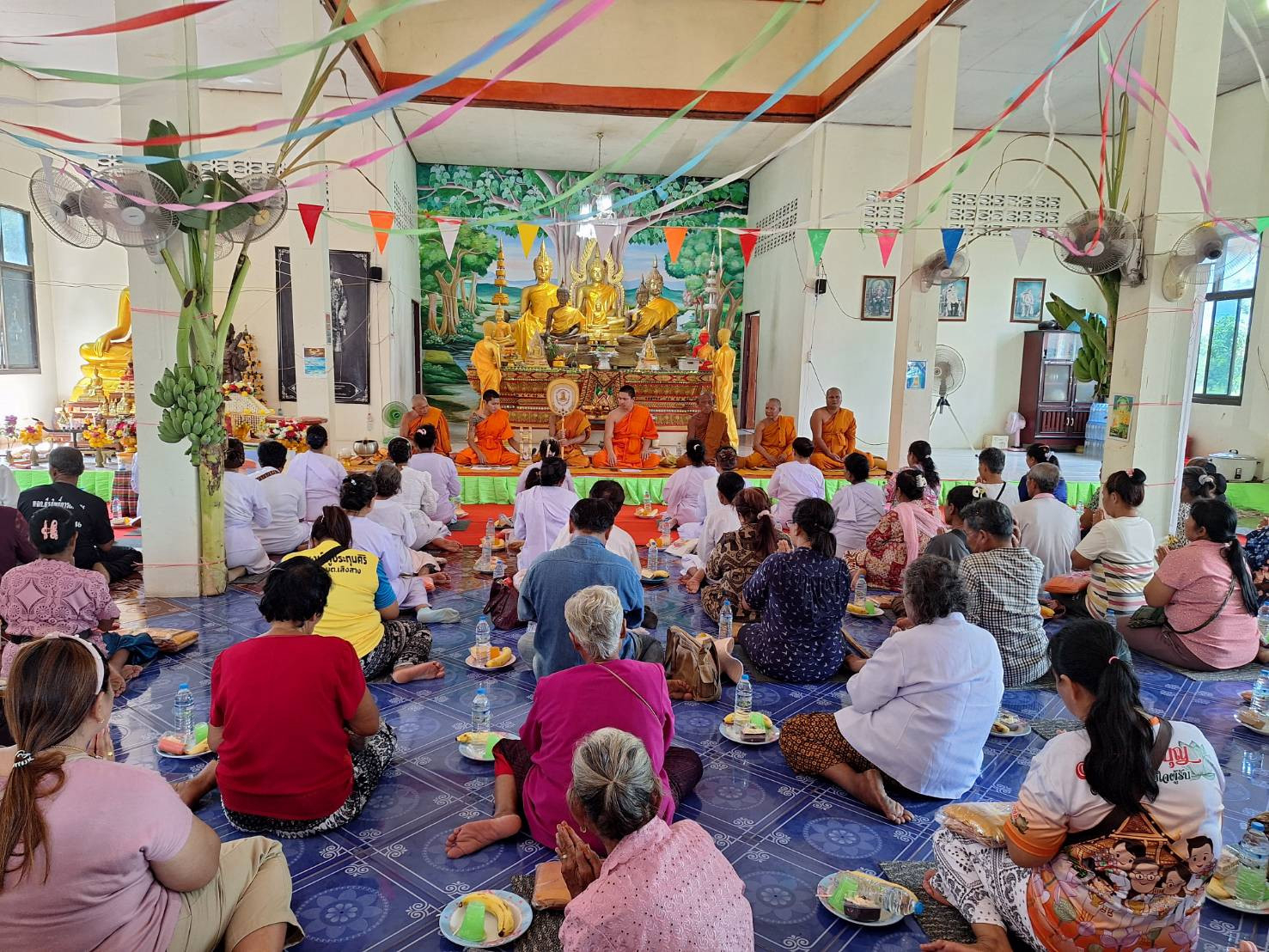 ภาพร่วมพิธีกรรมวัดสระสี่เหลี่ยม