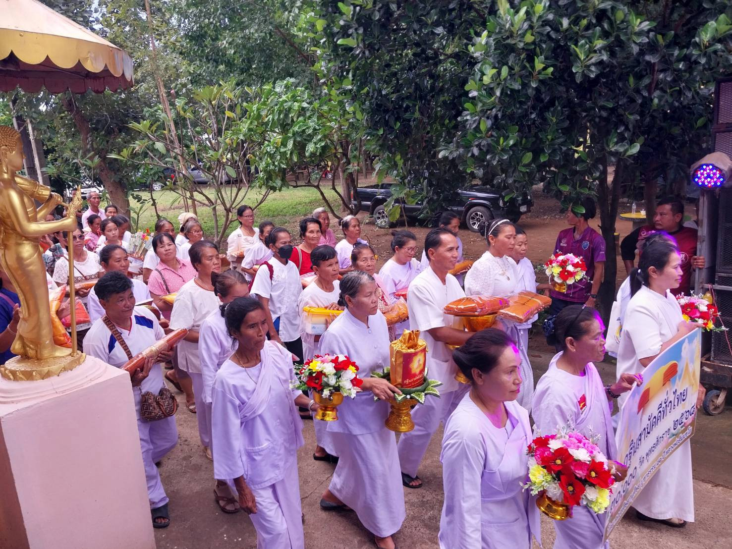 ภาพร่วมพิธีกรรมวัดสระสี่เหลี่ยม