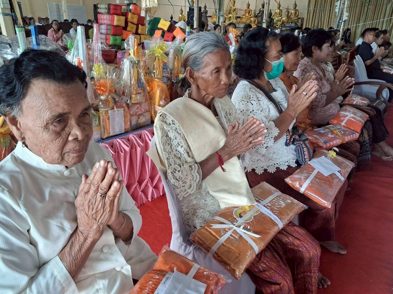 ภาพร่วมพิธีกรรมวัดหนองกก