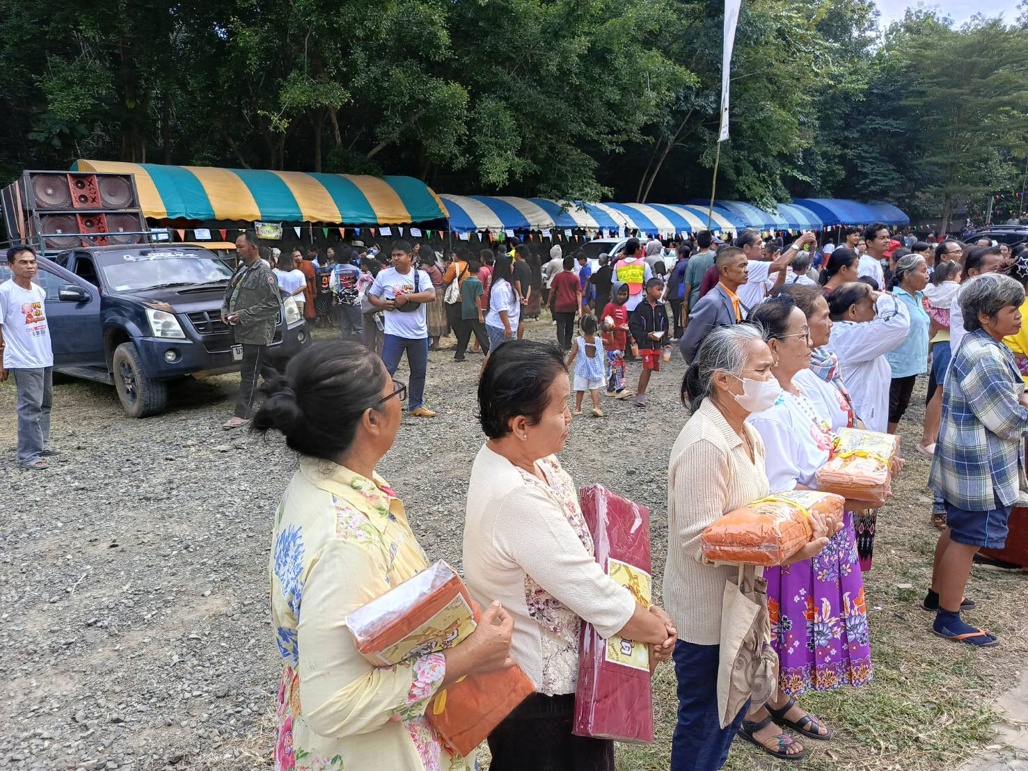 ภาพร่วมพิธีกรรมวัดภูหินตัด