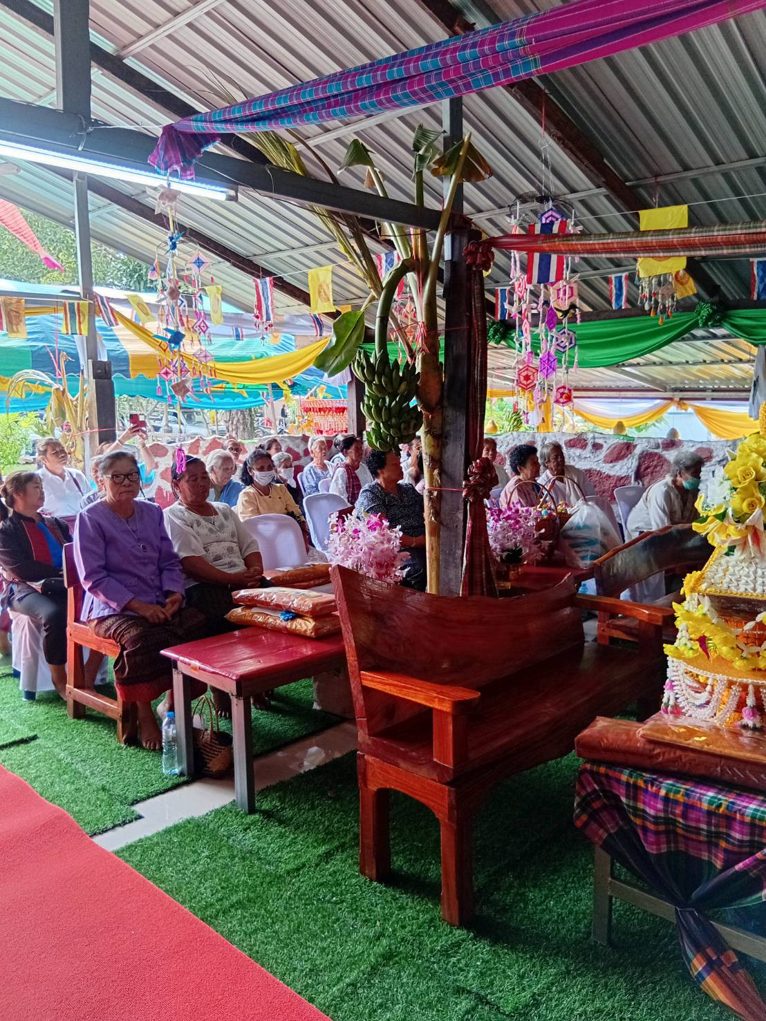 ภาพร่วมพิธีกรรมที่พักสงฆ์เทพประทานพร