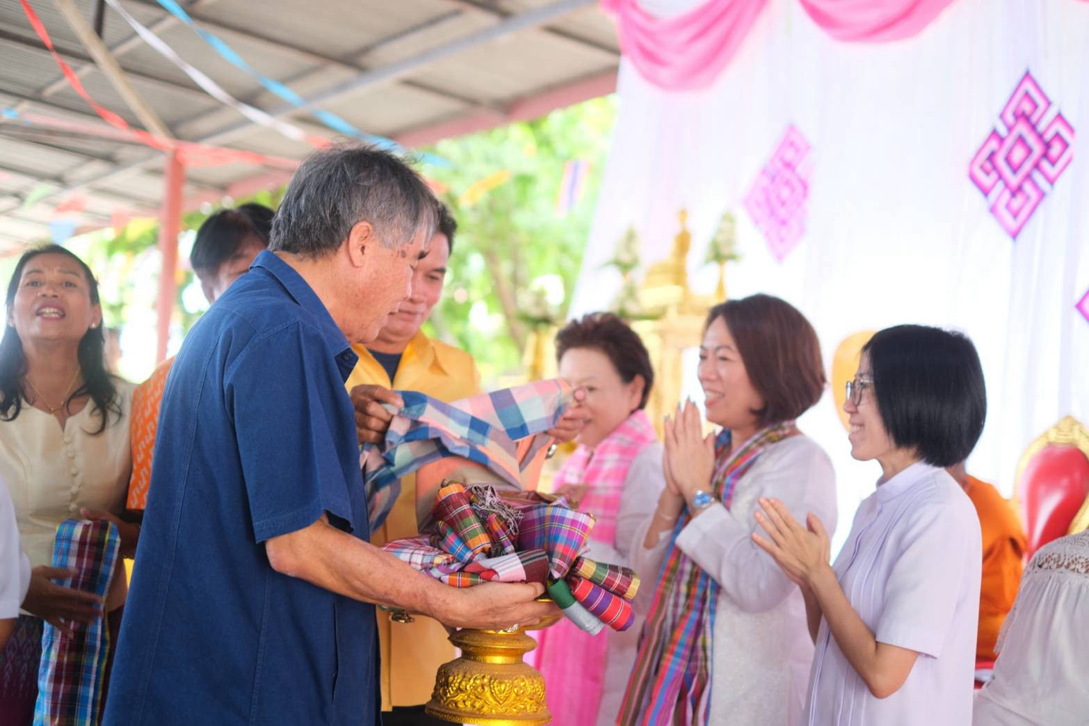 ภาพร่วมพิธีกรรมวัดหนองหงส์