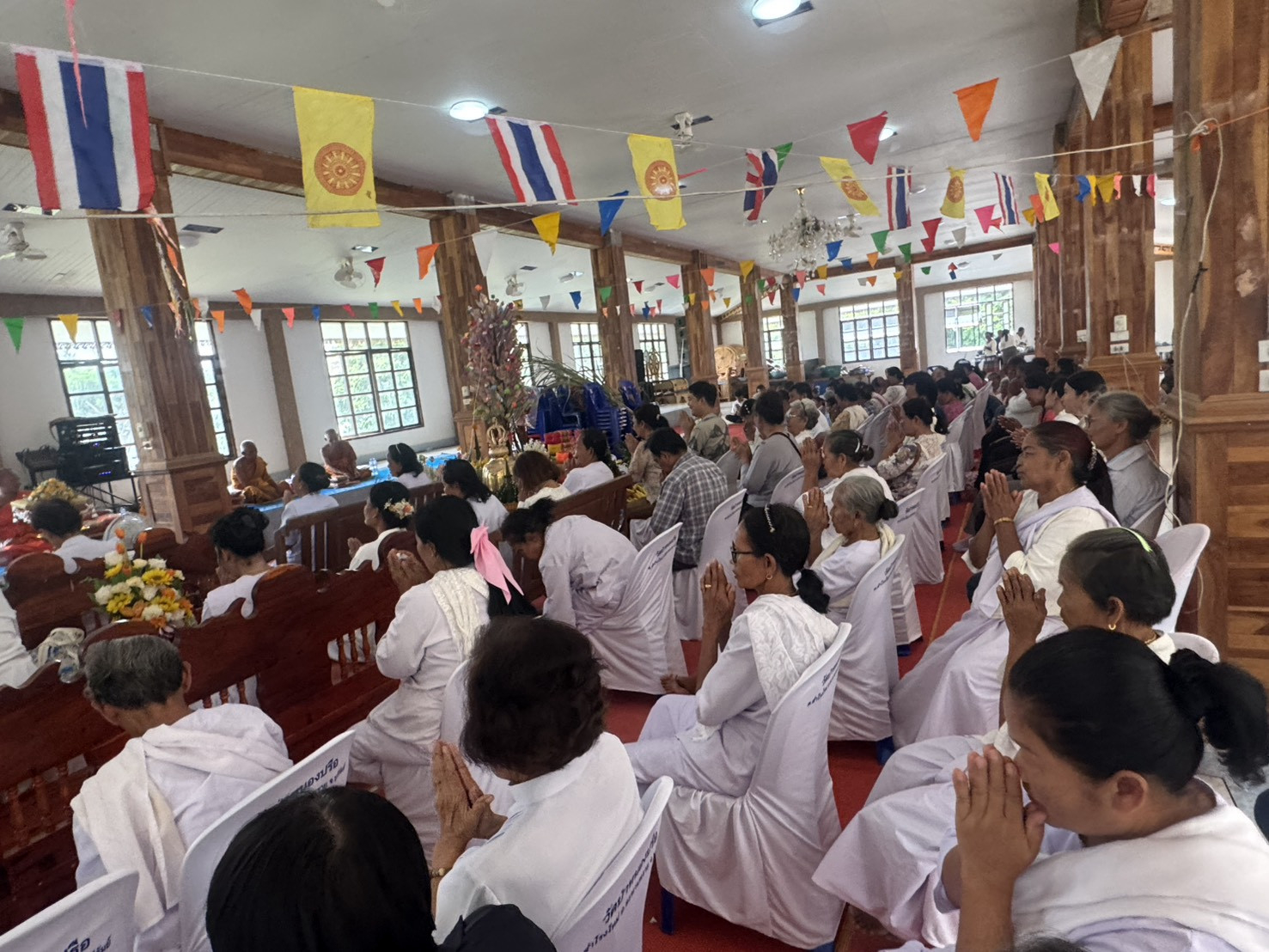 ภาพร่วมพิธีกรรมวัดแท่นทัพไทย