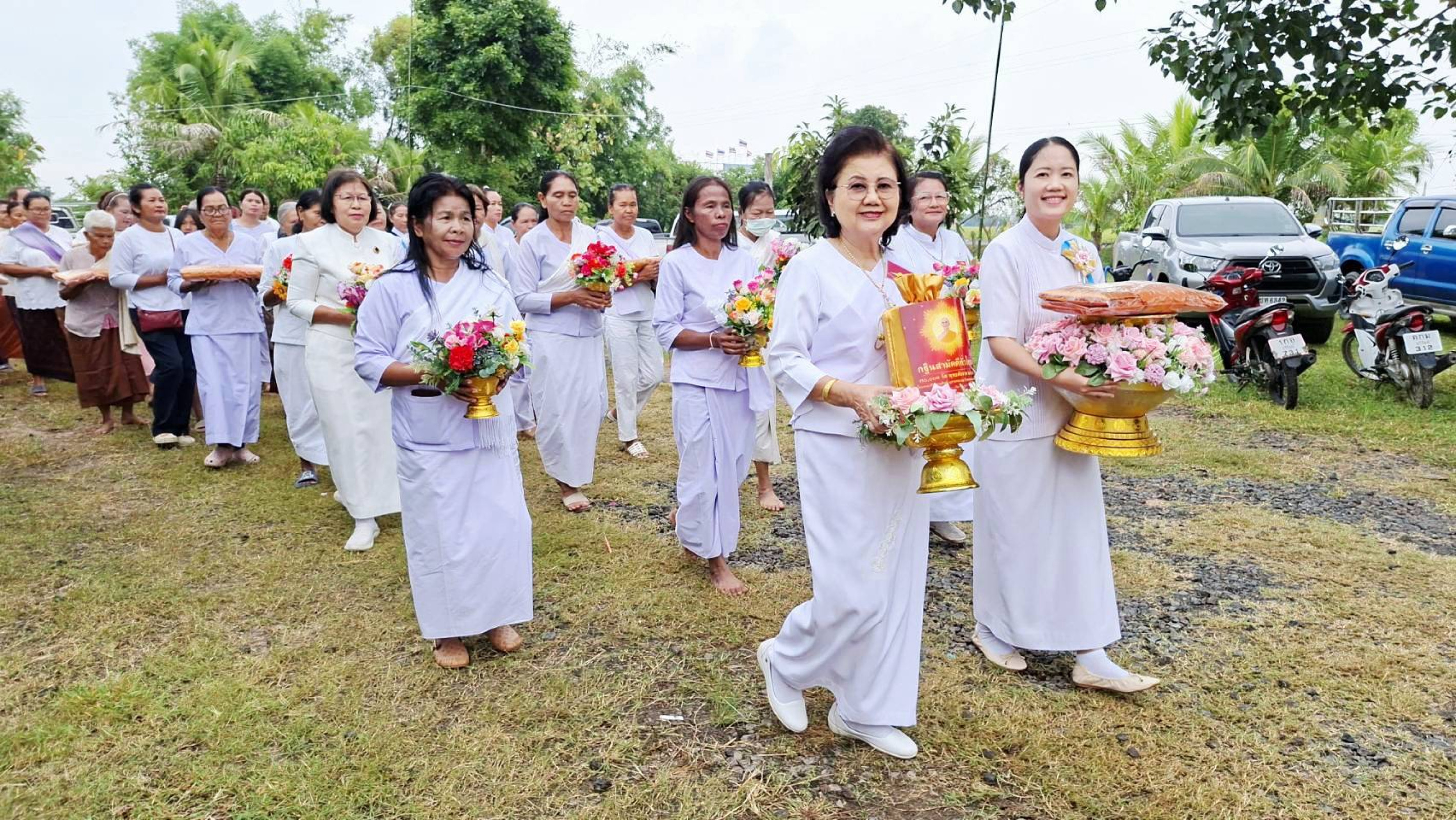 ภาพร่วมขบวนกฐินที่พักสงฆ์สมหมายราษฎร์ยินดีบ้านฝังงา