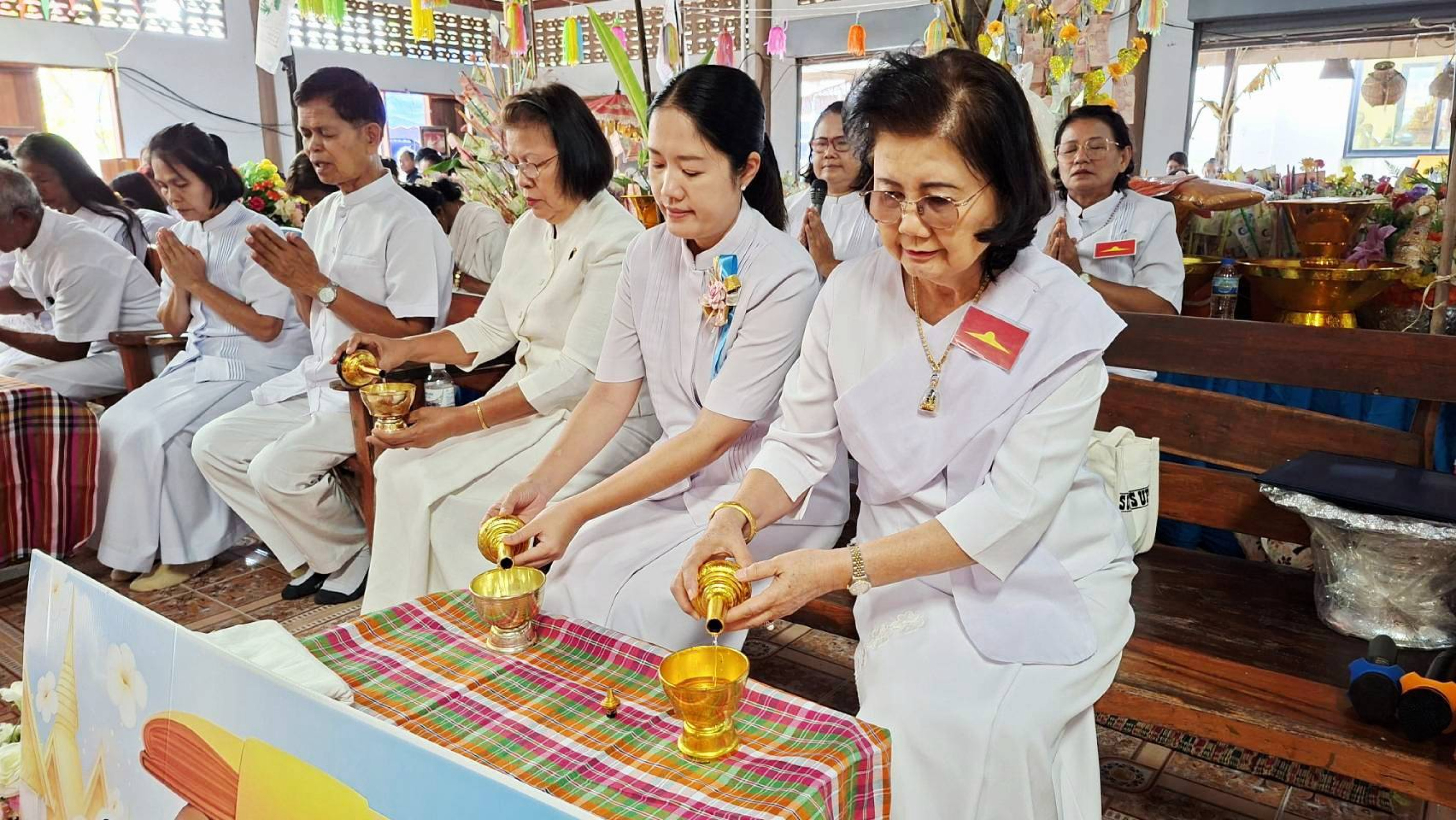 ภาพร่วมพิธีกรรมที่พักสงฆ์สมหมายราษฎร์ยินดีบ้านฝังงา