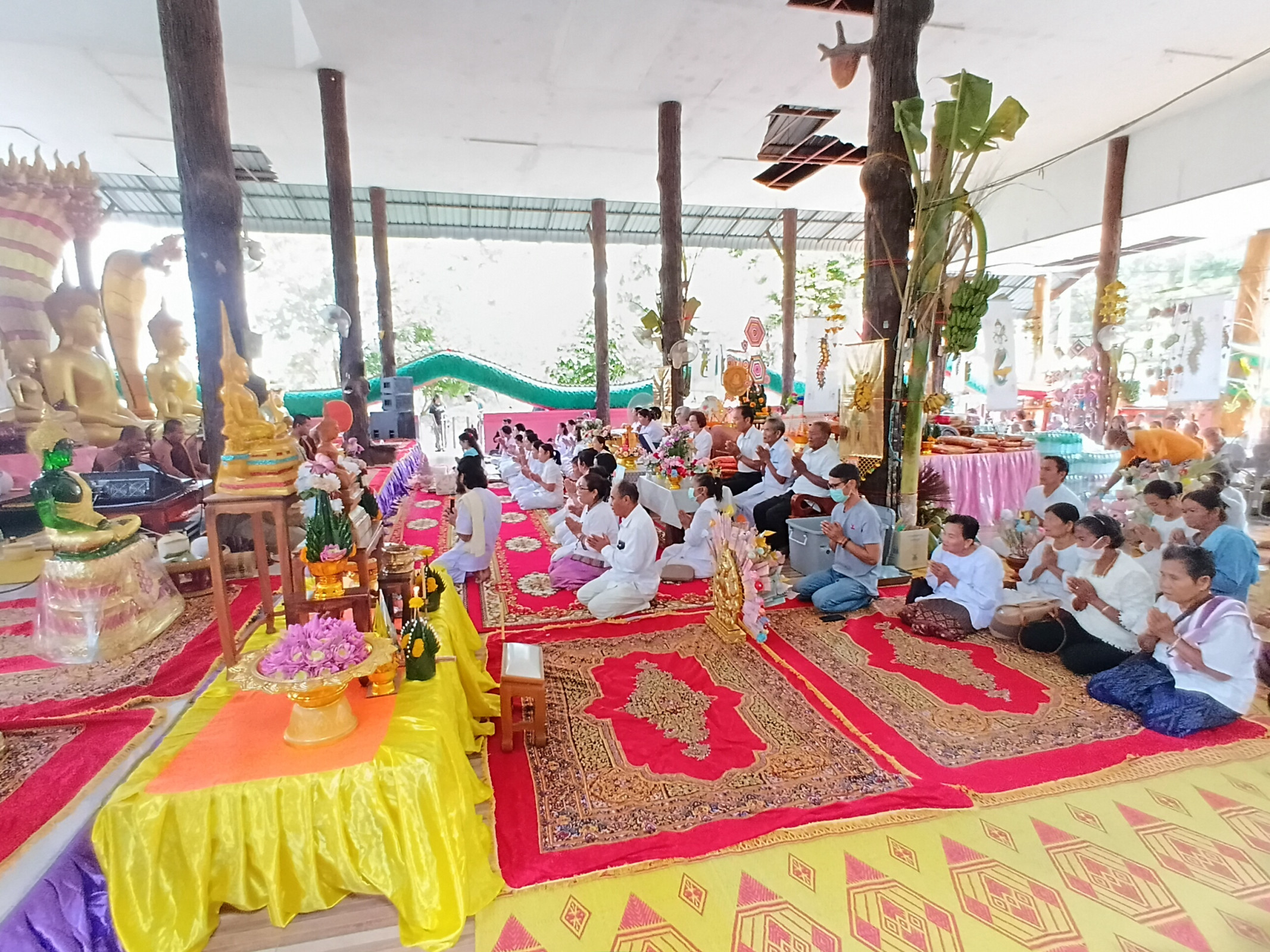 ภาพร่วมพิธีกรรมวัดป่าโนนยางแสงคำ