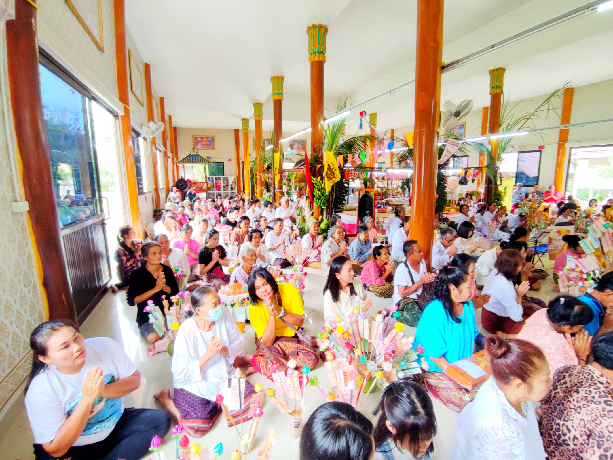 ภาพร่วมพิธีกรรมวัดนาประชุม