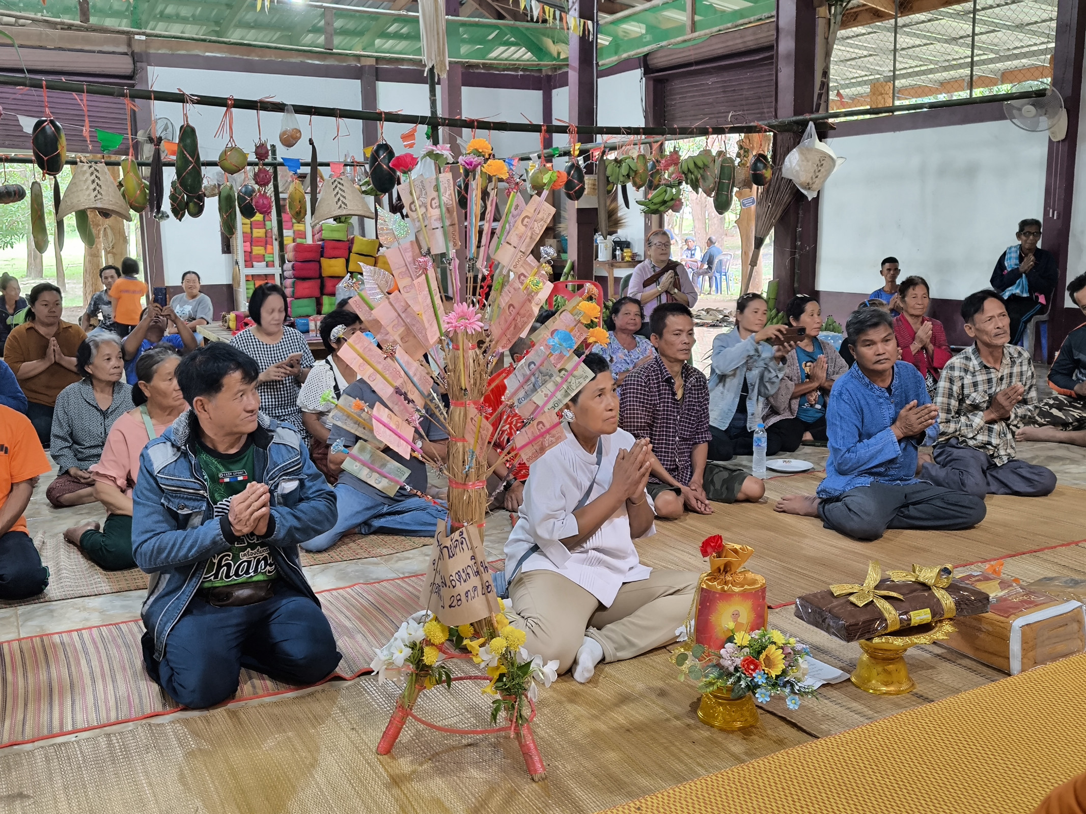 ภาพร่วมพิธีกรรมวัดดอนโปง