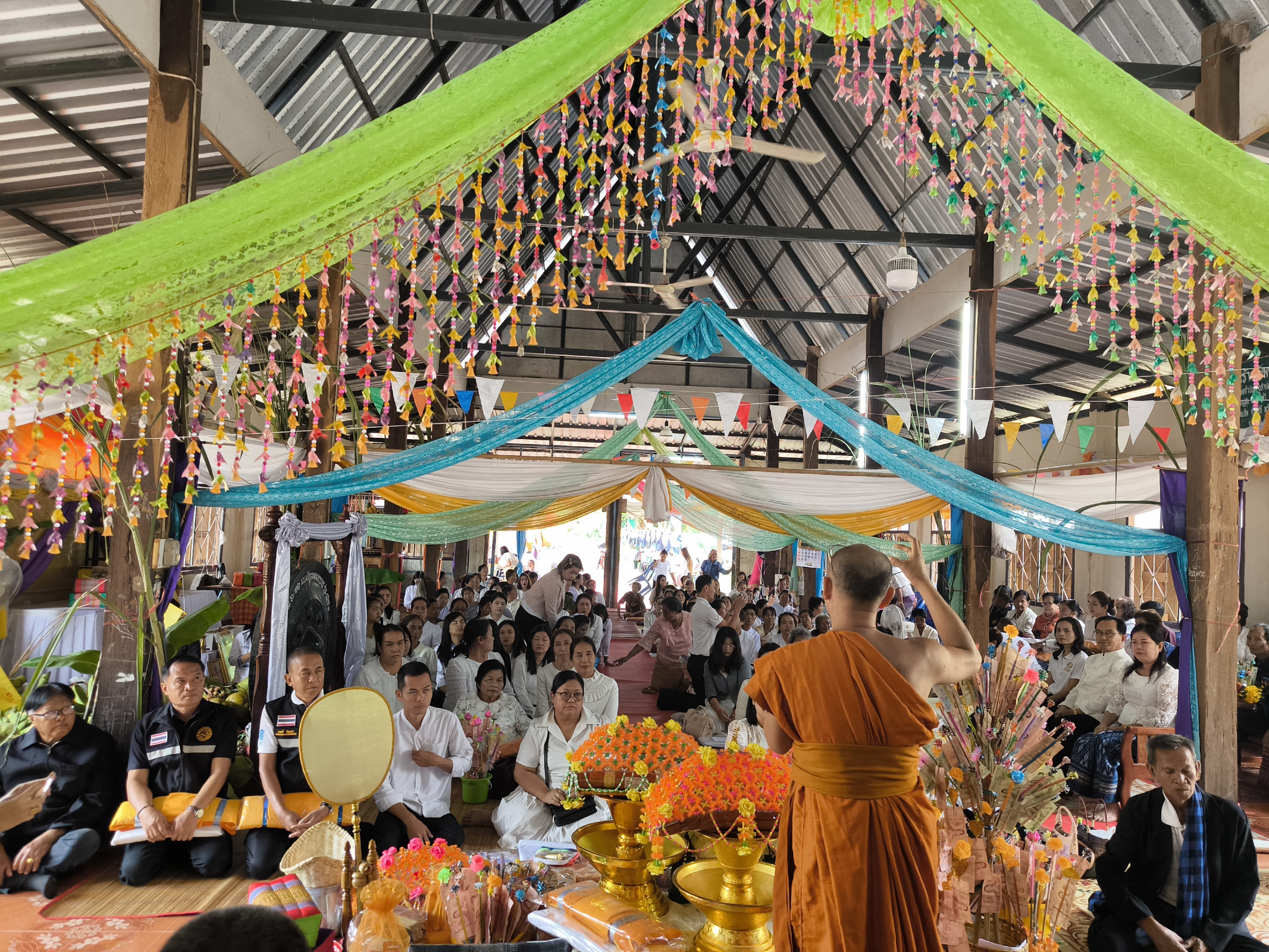 ภาพร่วมพิธีกรรมที่พักสงฆ์บ้านสวาสดิ์