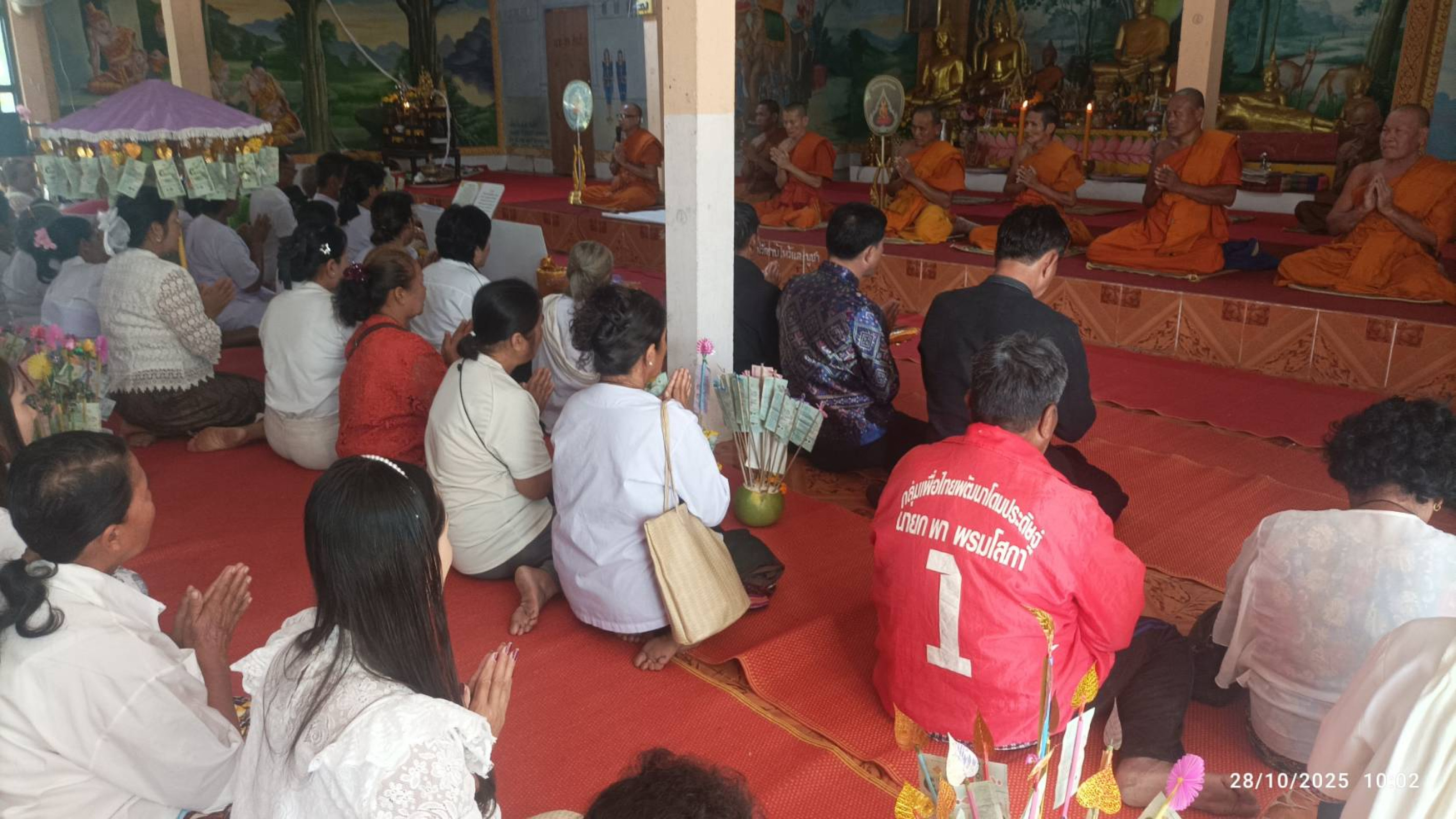 ภาพร่วมพิธีกรรมที่พักสงฆ์บ้านคำระหงส์