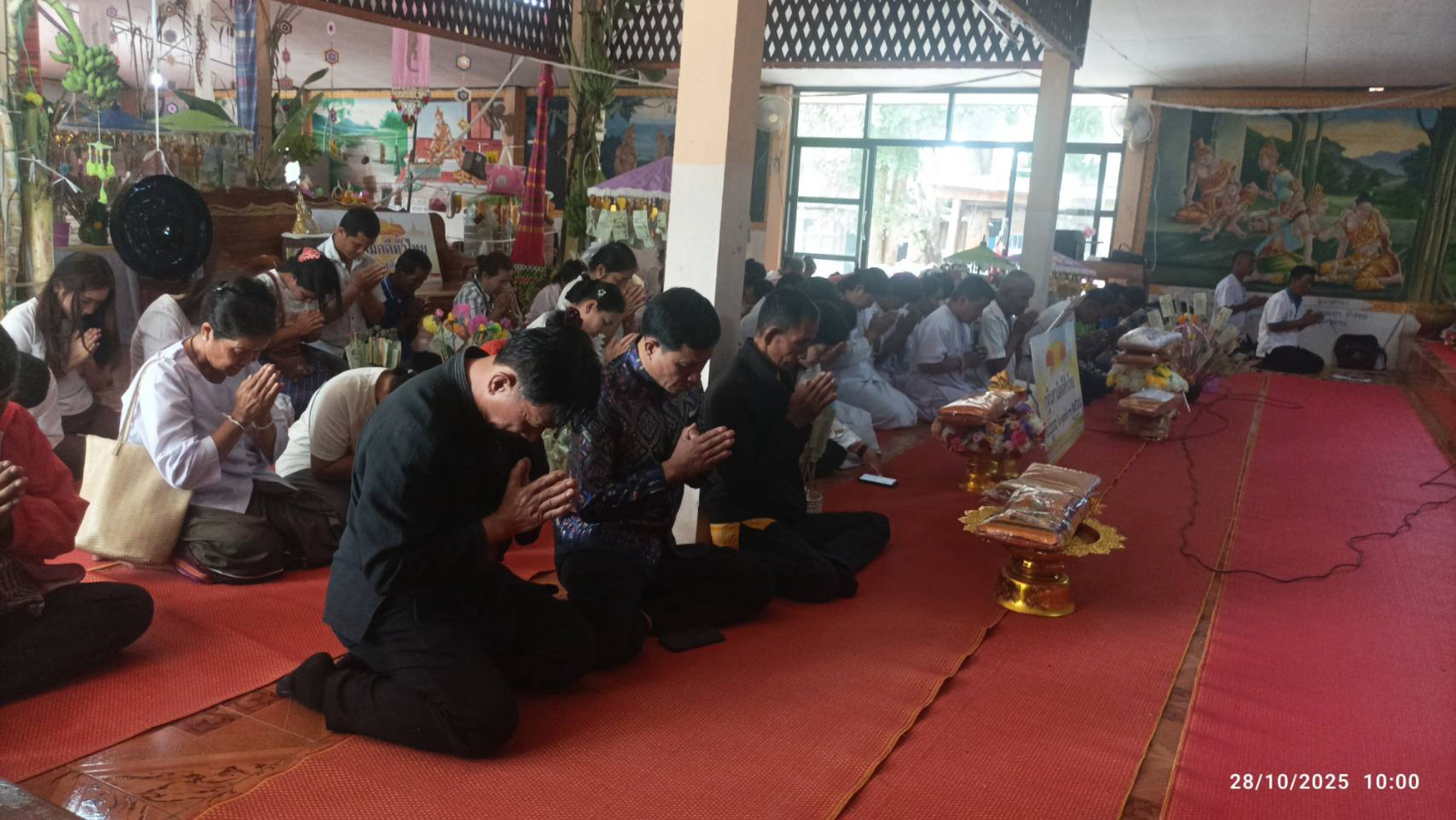 ภาพร่วมพิธีกรรมที่พักสงฆ์บ้านคำระหงส์