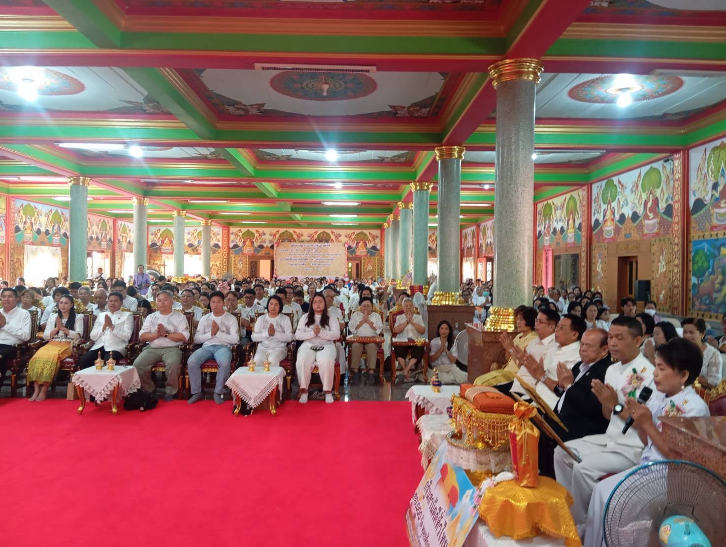 ภาพร่วมพิธีกรรมวัดเขื่อนอุบลรัตน์