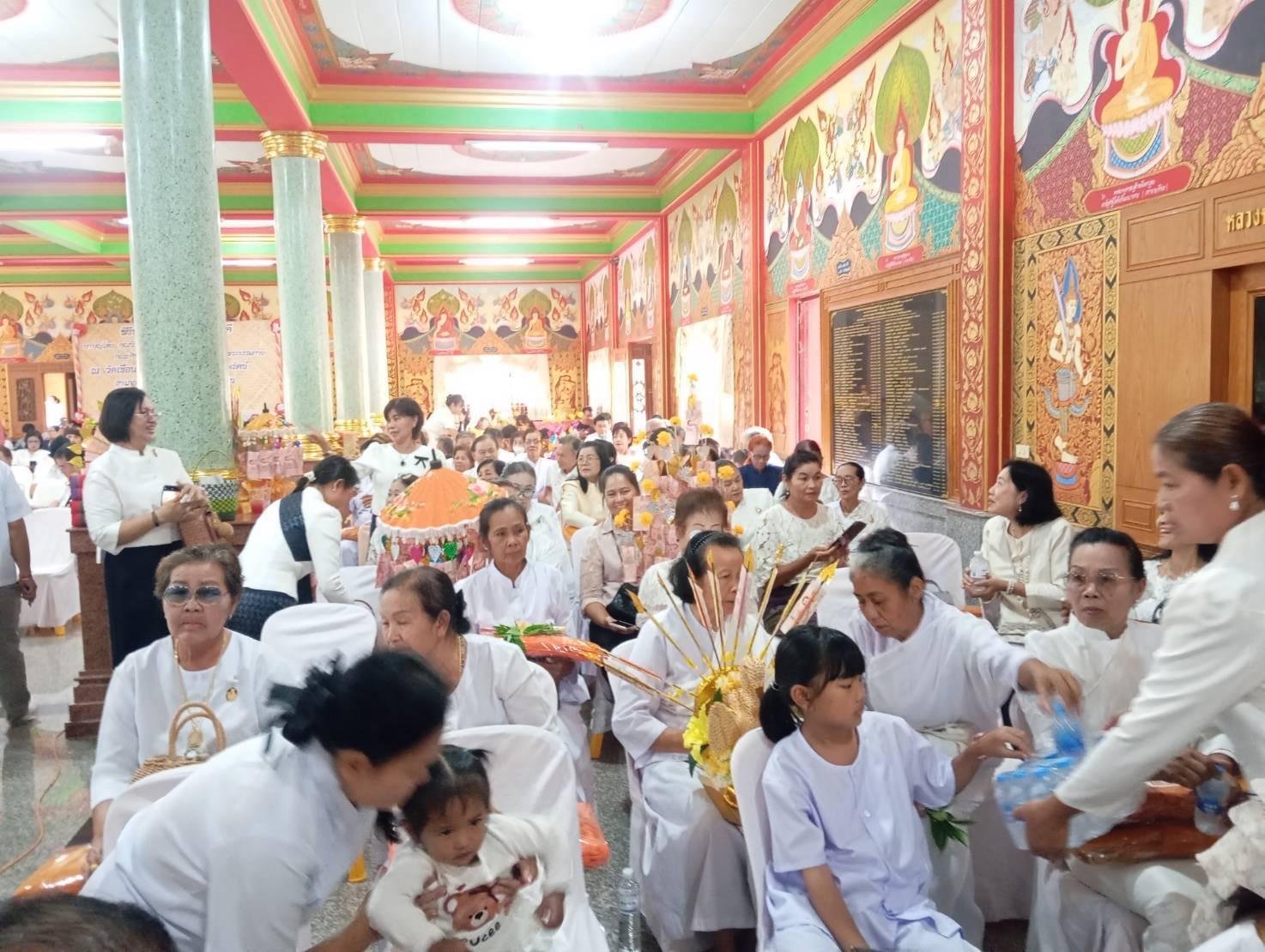 ภาพร่วมพิธีกรรมวัดเขื่อนอุบลรัตน์