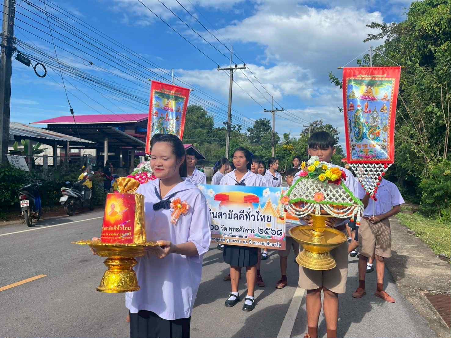 ภาพร่วมขบวนกฐินวัดหนองนกเขียน