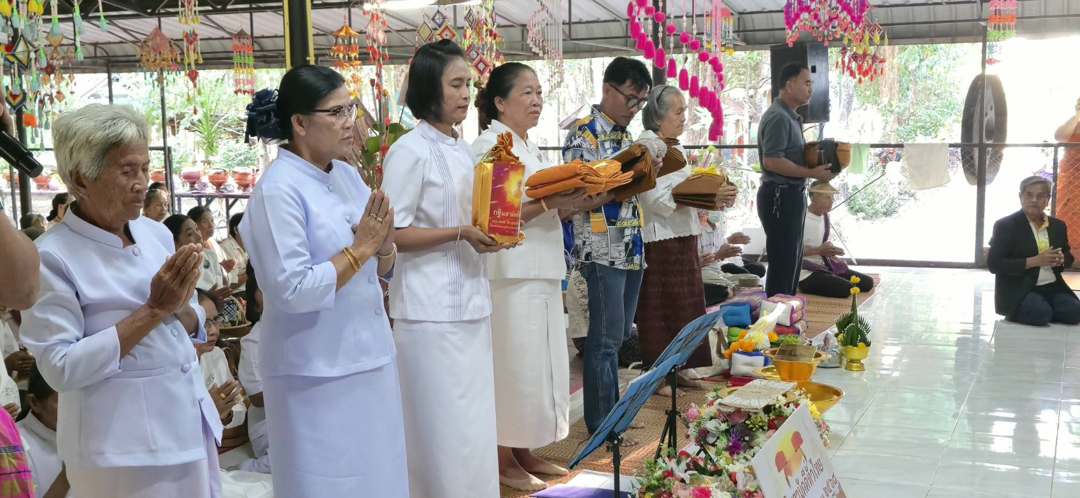 ภาพร่วมพิธีกรรมที่พักสงฆ์ป่าชุมชน