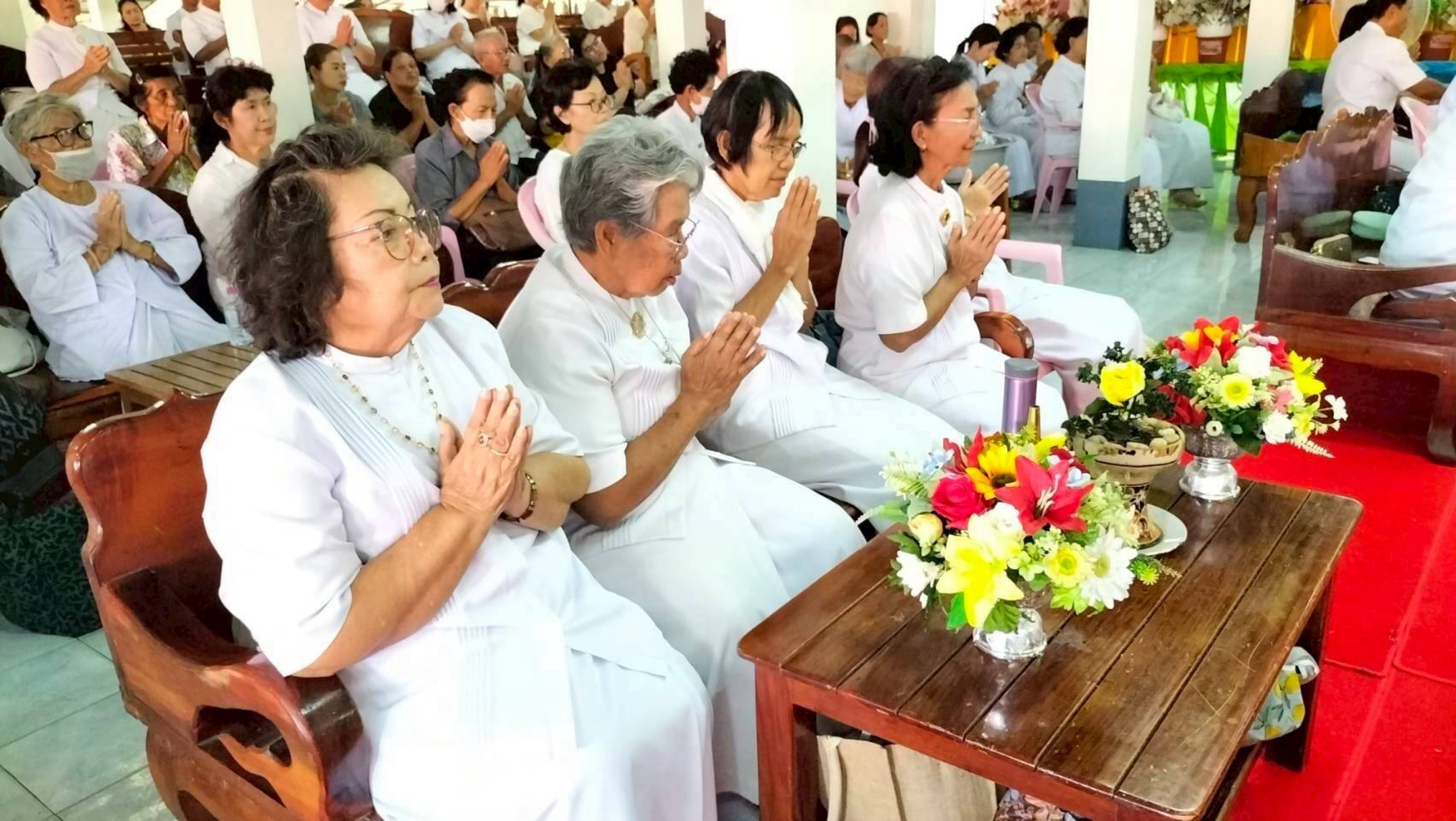 ภาพร่วมพิธีกรรมวัดกุยเหนือ