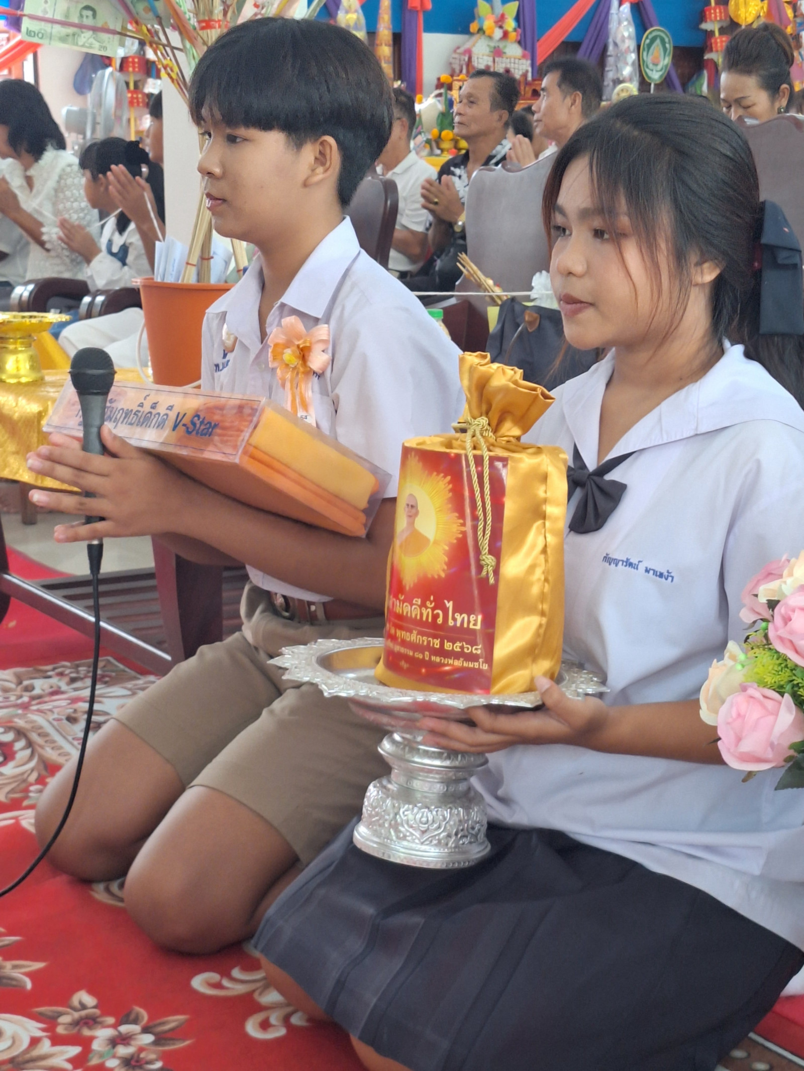 ภาพการถวายปัจจัยวัดศรีธาตุ