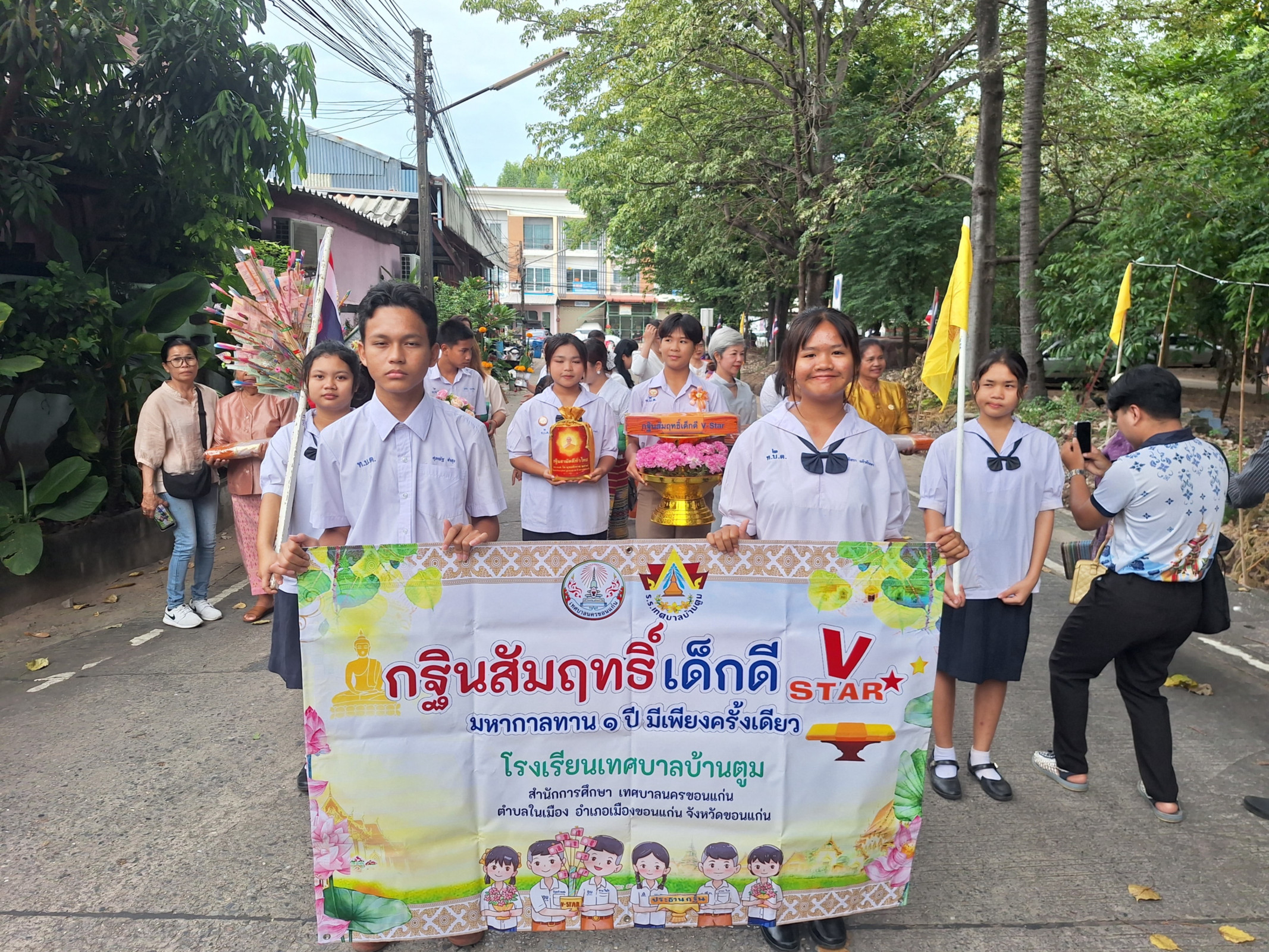 ภาพร่วมขบวนกฐินวัดศรีธาตุ