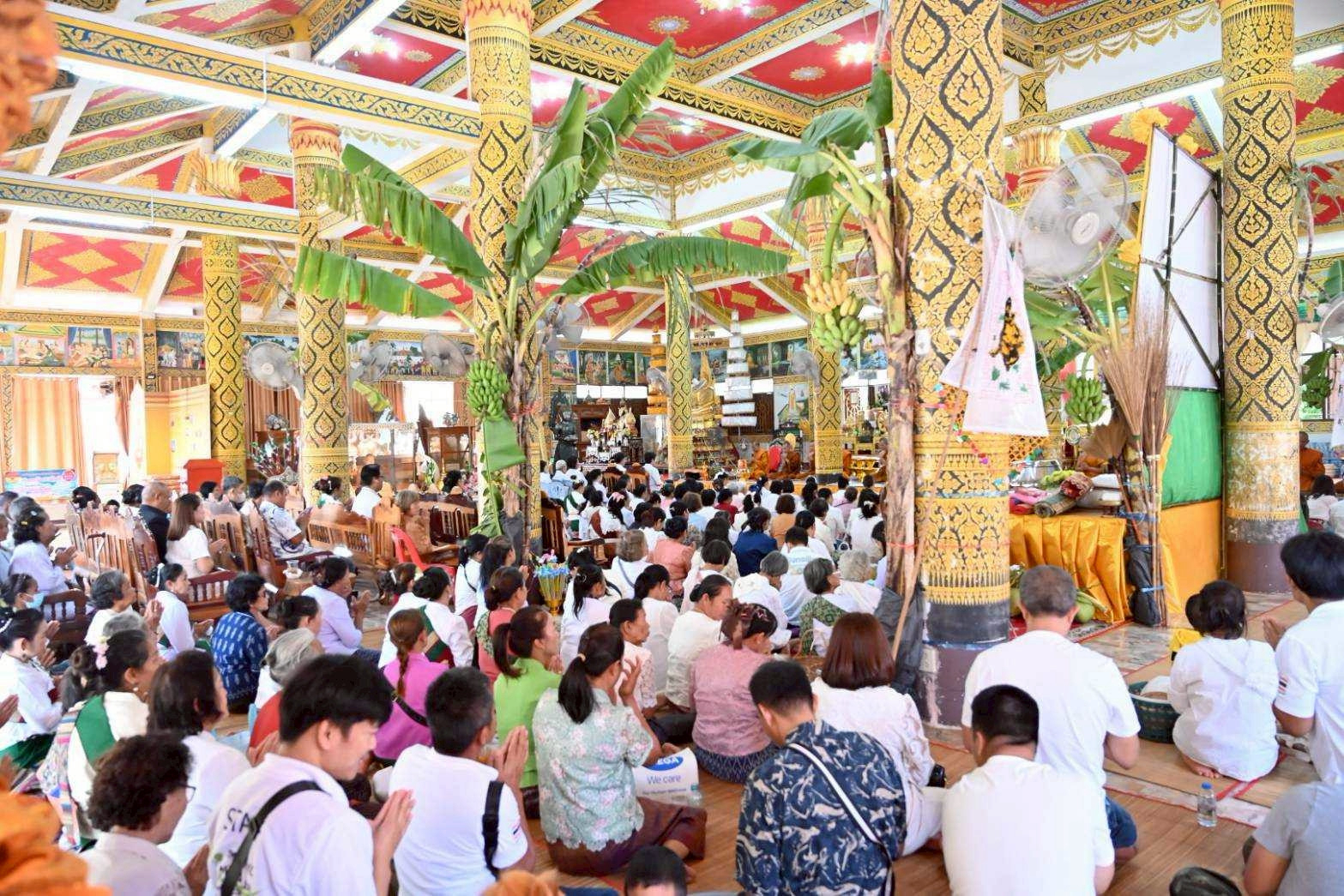 ภาพร่วมพิธีกรรมวัดธาตุมหาชัย