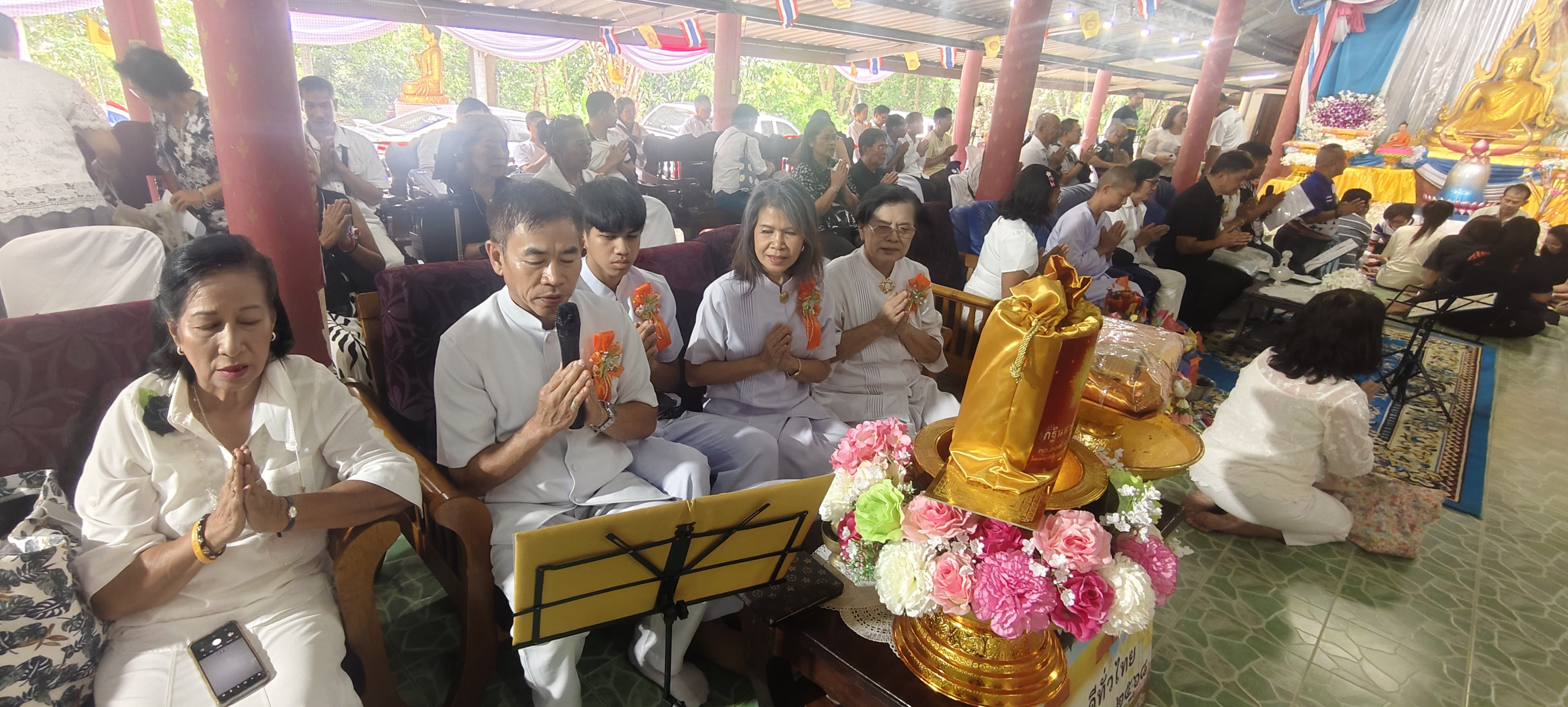 ภาพกล่าวคำถวายกฐินวัดพระธาตุโป่งนก