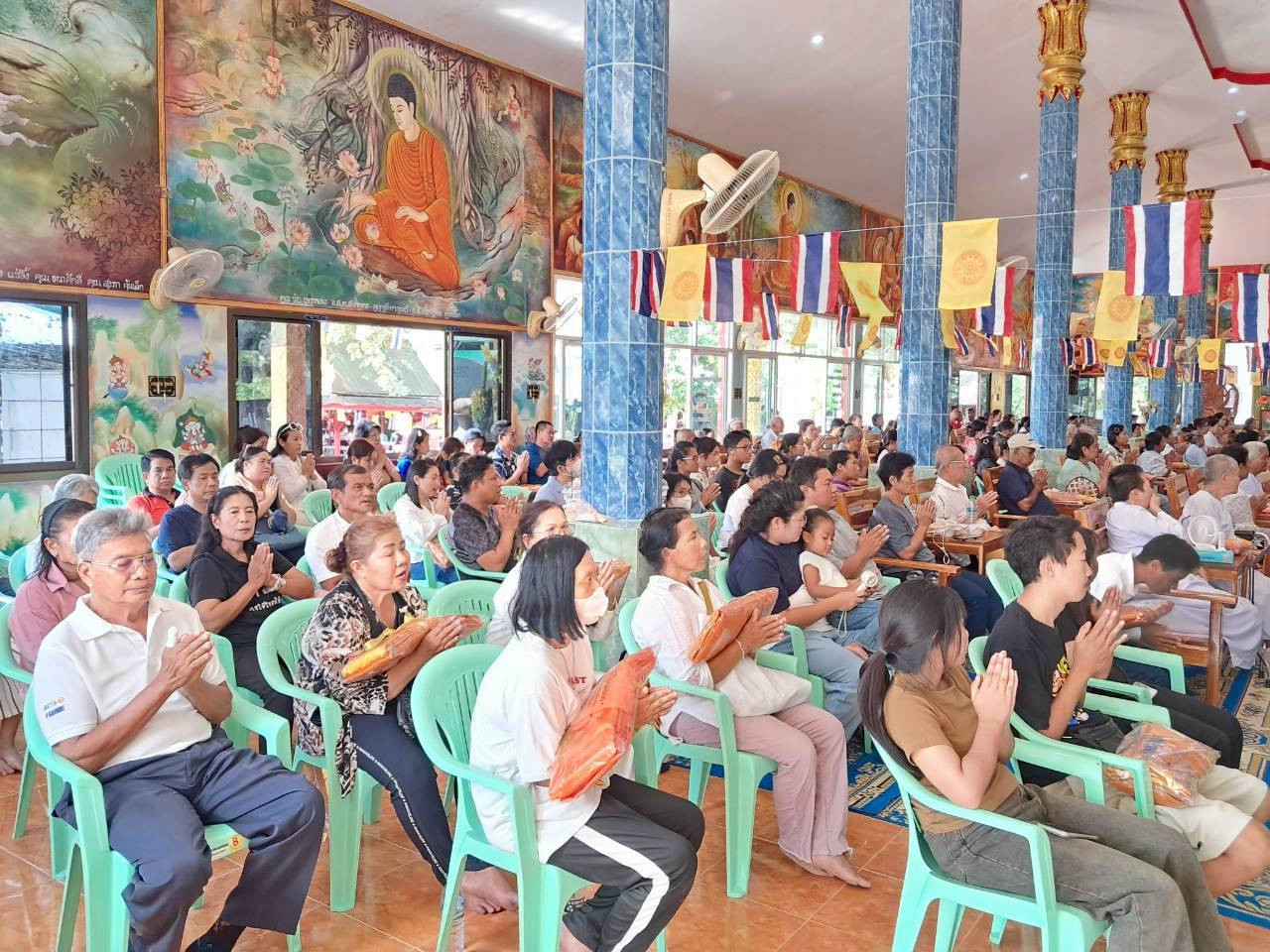 ภาพร่วมพิธีกรรมวัดทะเลสาบ