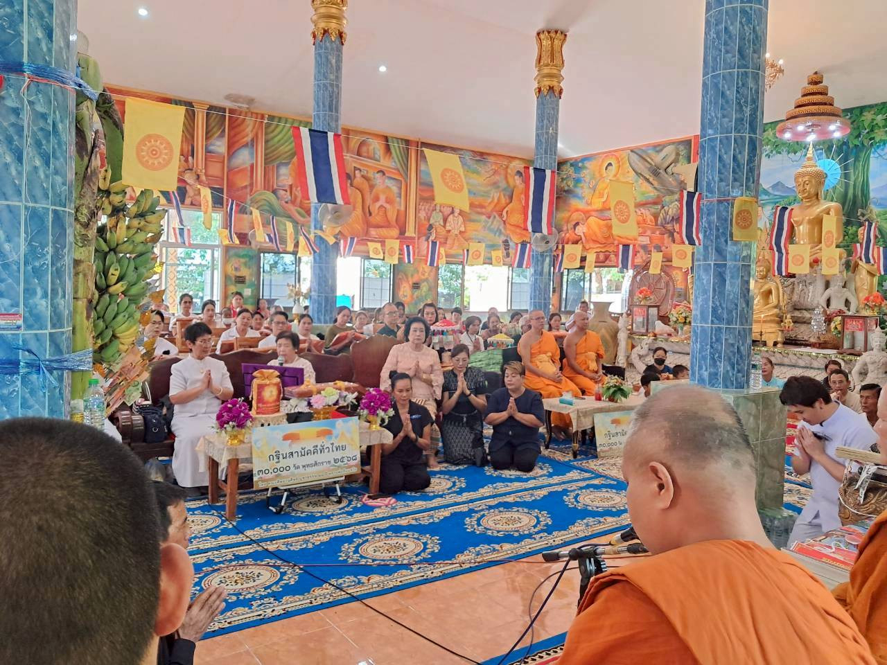 ภาพร่วมพิธีกรรมวัดทะเลสาบ