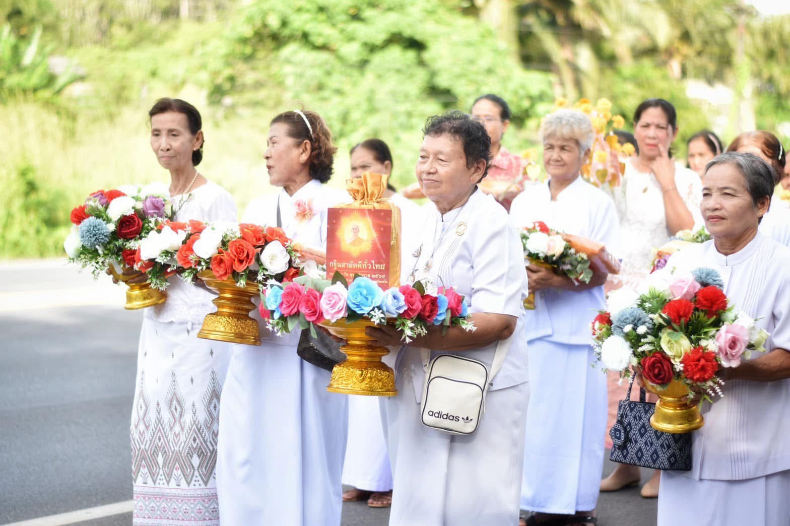ภาพร่วมพิธีกรรมศูนย์ปฏิบัติธรรมนานาชาติกระบี่