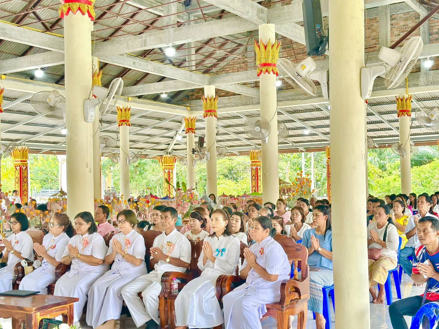 ภาพร่วมพิธีกรรมวัดโพธิ์แก้วประสิทธิ์