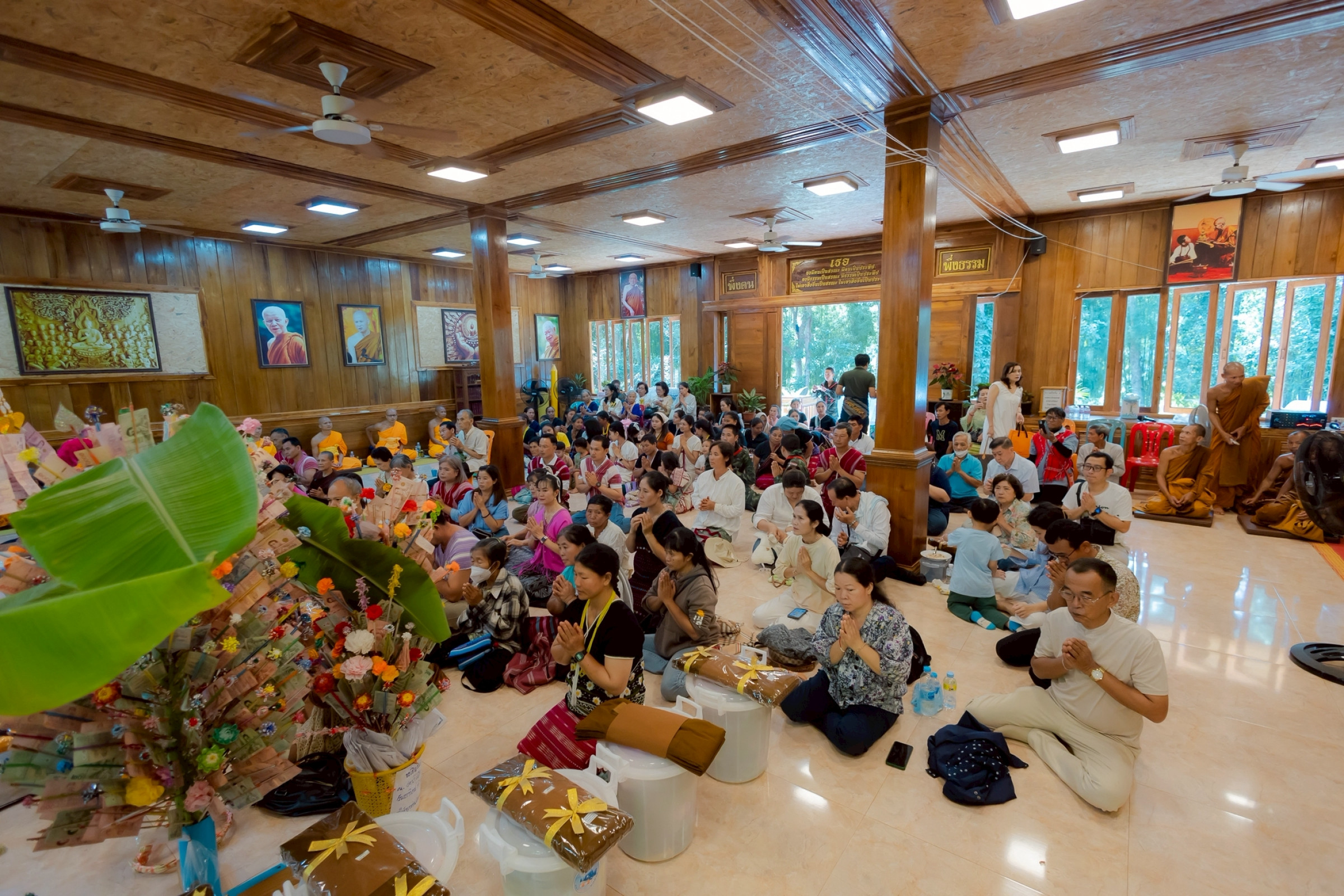 ภาพร่วมพิธีกรรมวัดป่าเมืองน้อย