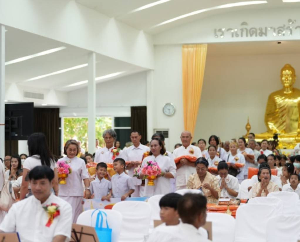 ภาพร่วมขบวนกฐินวัดบ้านแถว