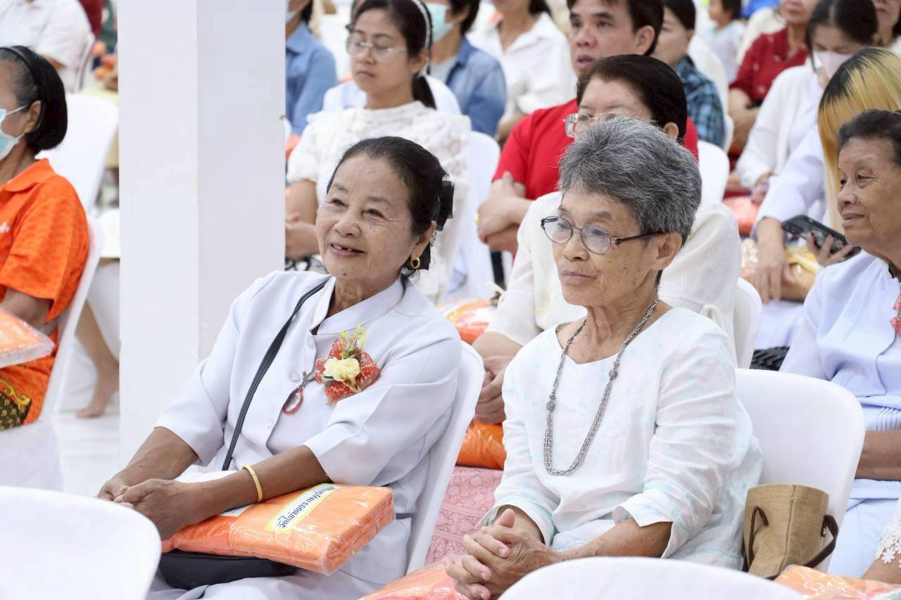 ภาพร่วมพิธีกรรมวัดบ้านแถว