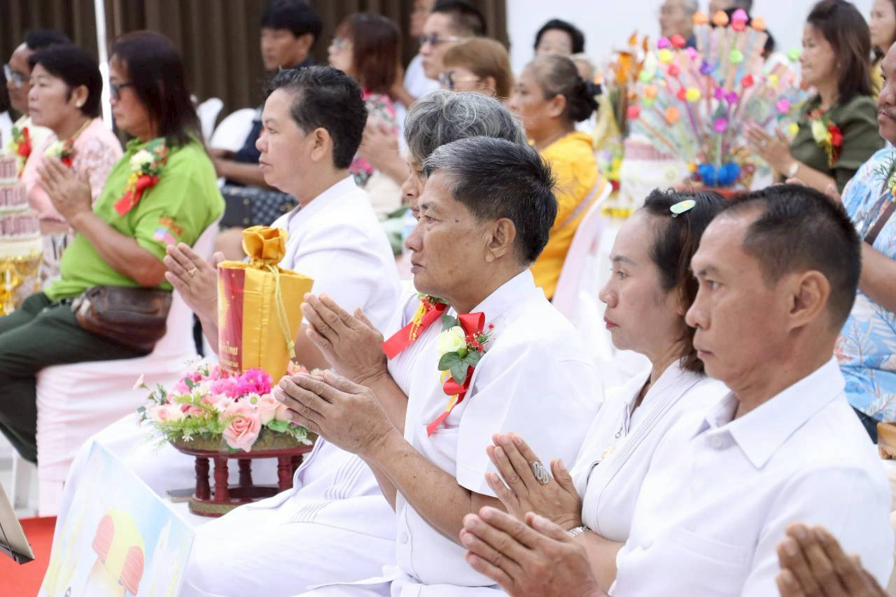 ภาพร่วมพิธีกรรมวัดบ้านแถว