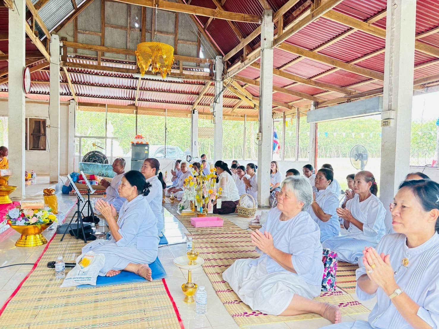 ภาพร่วมพิธีกรรมสำนักสงฆ์ธารทิพย์
