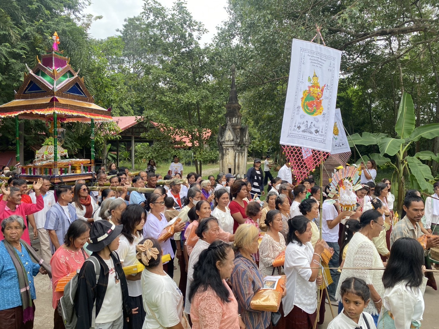 ภาพร่วมขบวนกฐินวัดอมรินทราวารี(อังกัญโพธิ์)