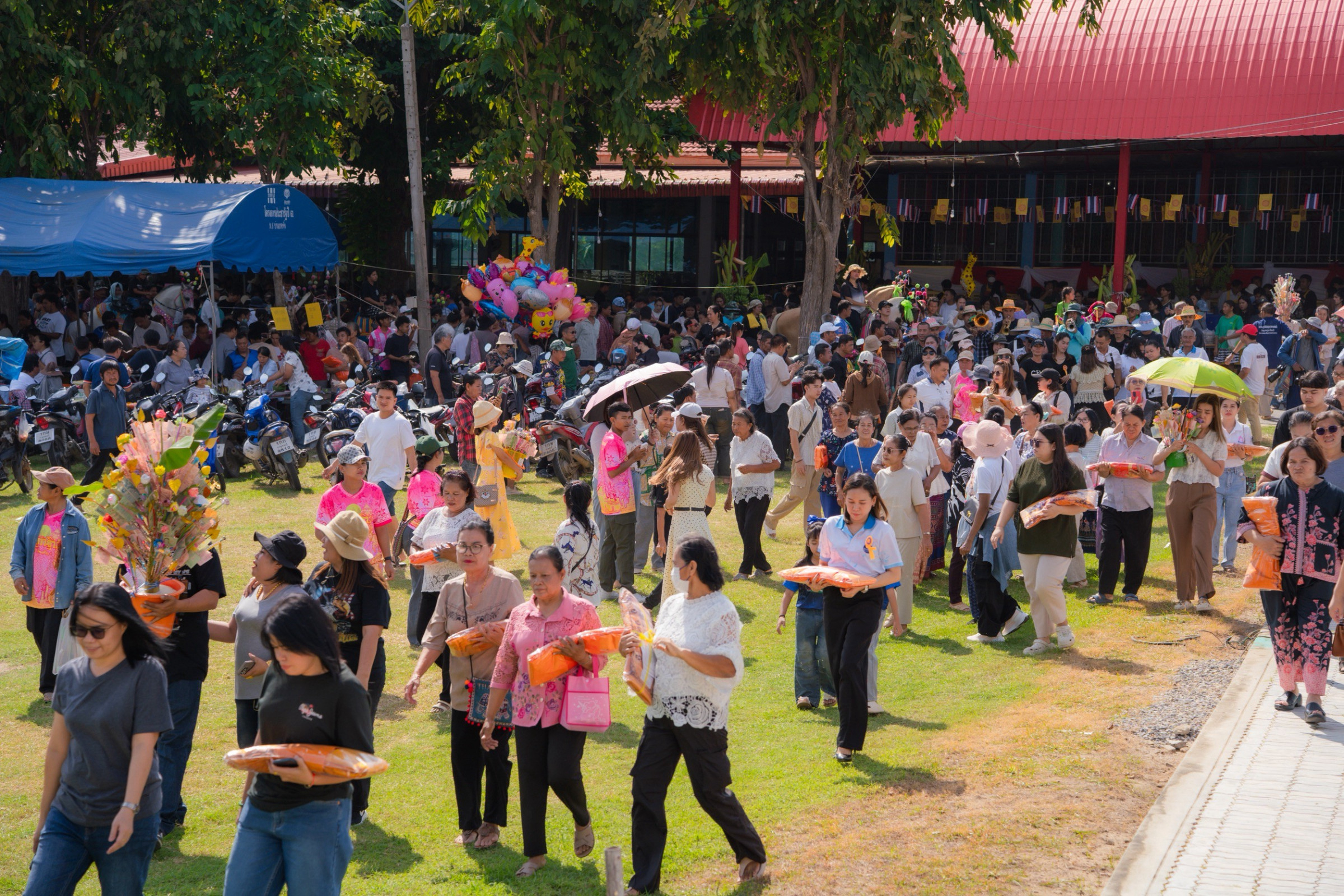 ภาพร่วมพิธีกรรมวัดเขาตะพั้น