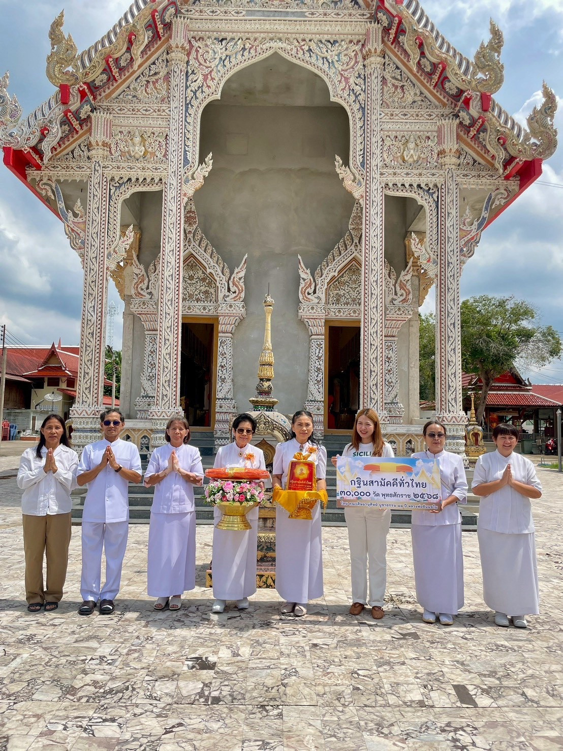 ภาพร่วมขบวนกฐินวัดปราโมทย์