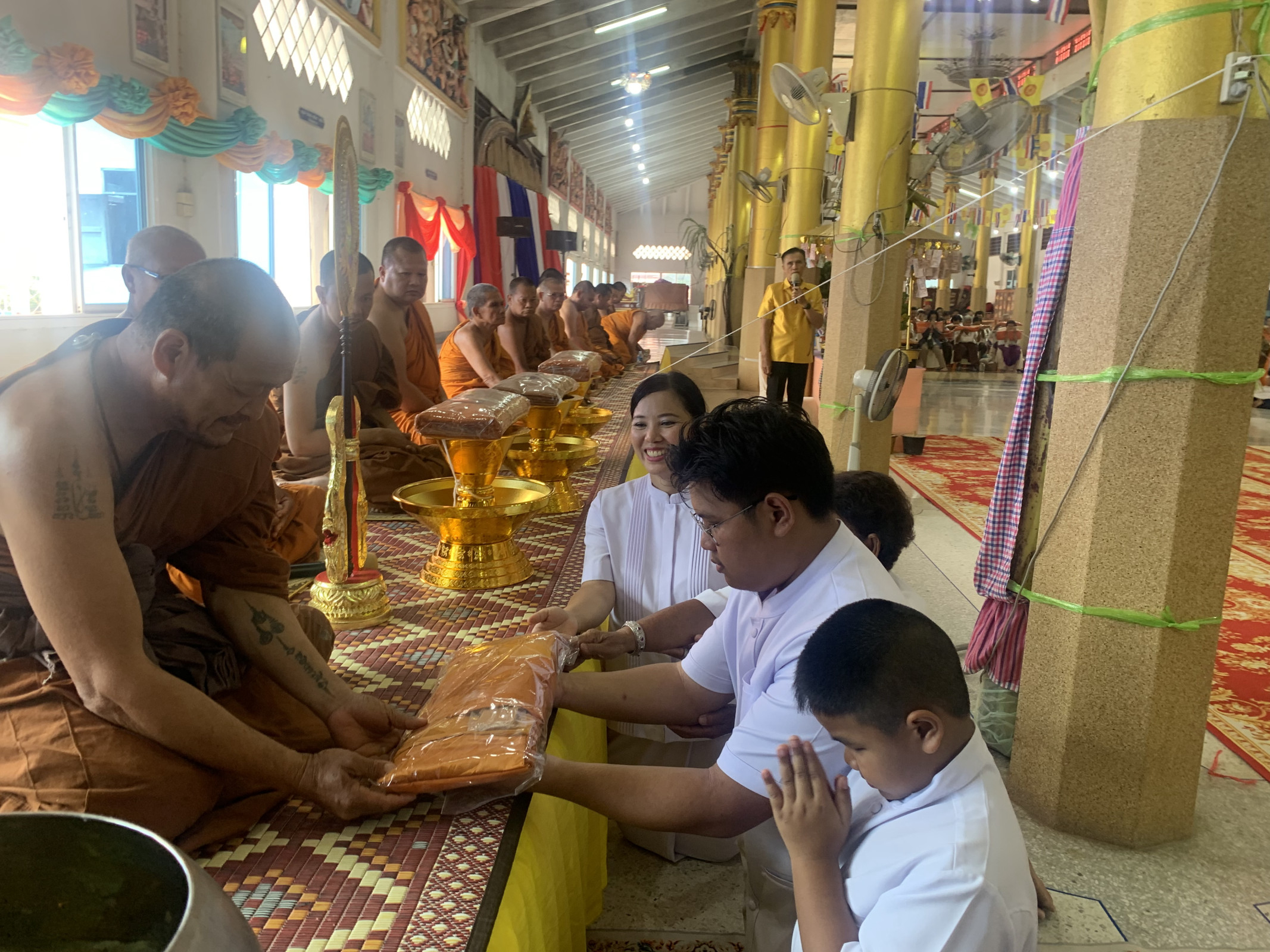 ภาพร่วมพิธีกรรมวัดรัตนเนตตาราม