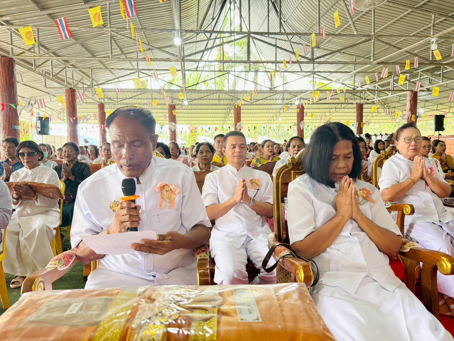 ภาพร่วมพิธีกรรมวัดถ้ำวารีริน