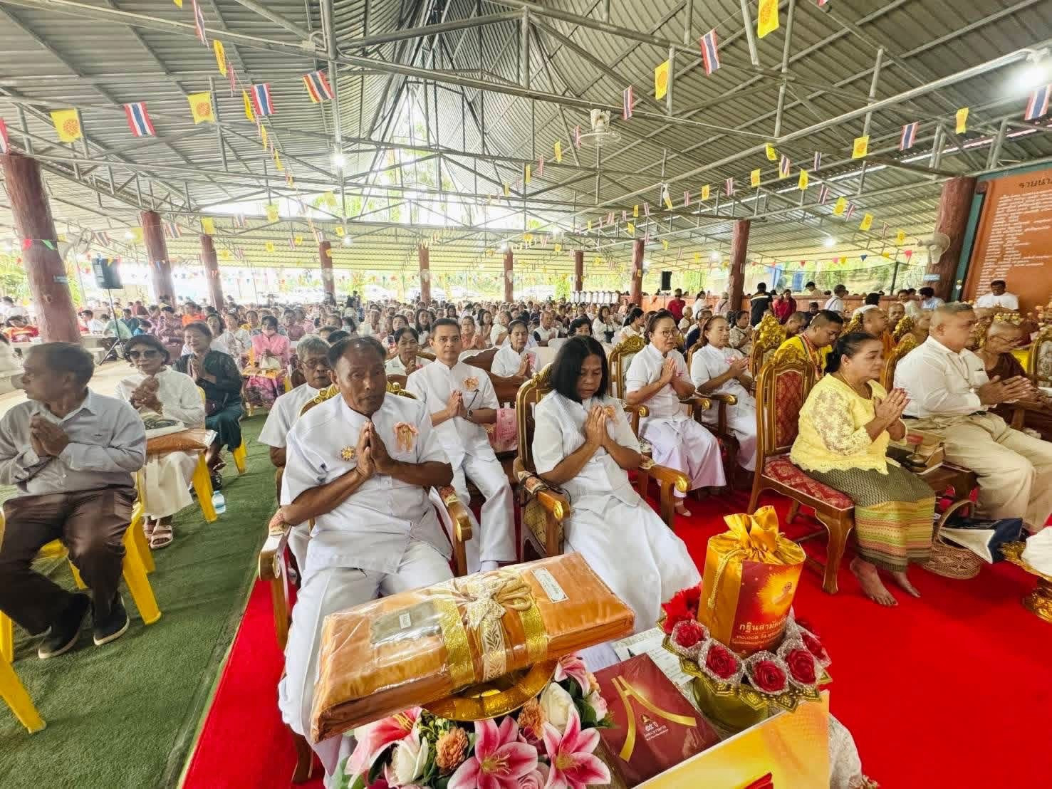 ภาพร่วมพิธีกรรมวัดถ้ำวารีริน