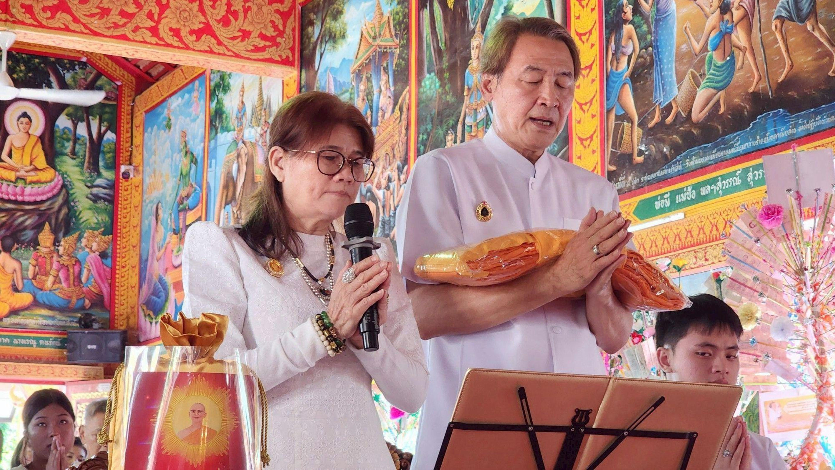 ภาพกล่าวคำถวายกฐินวัดใหม่ชลประทานชูชาติ