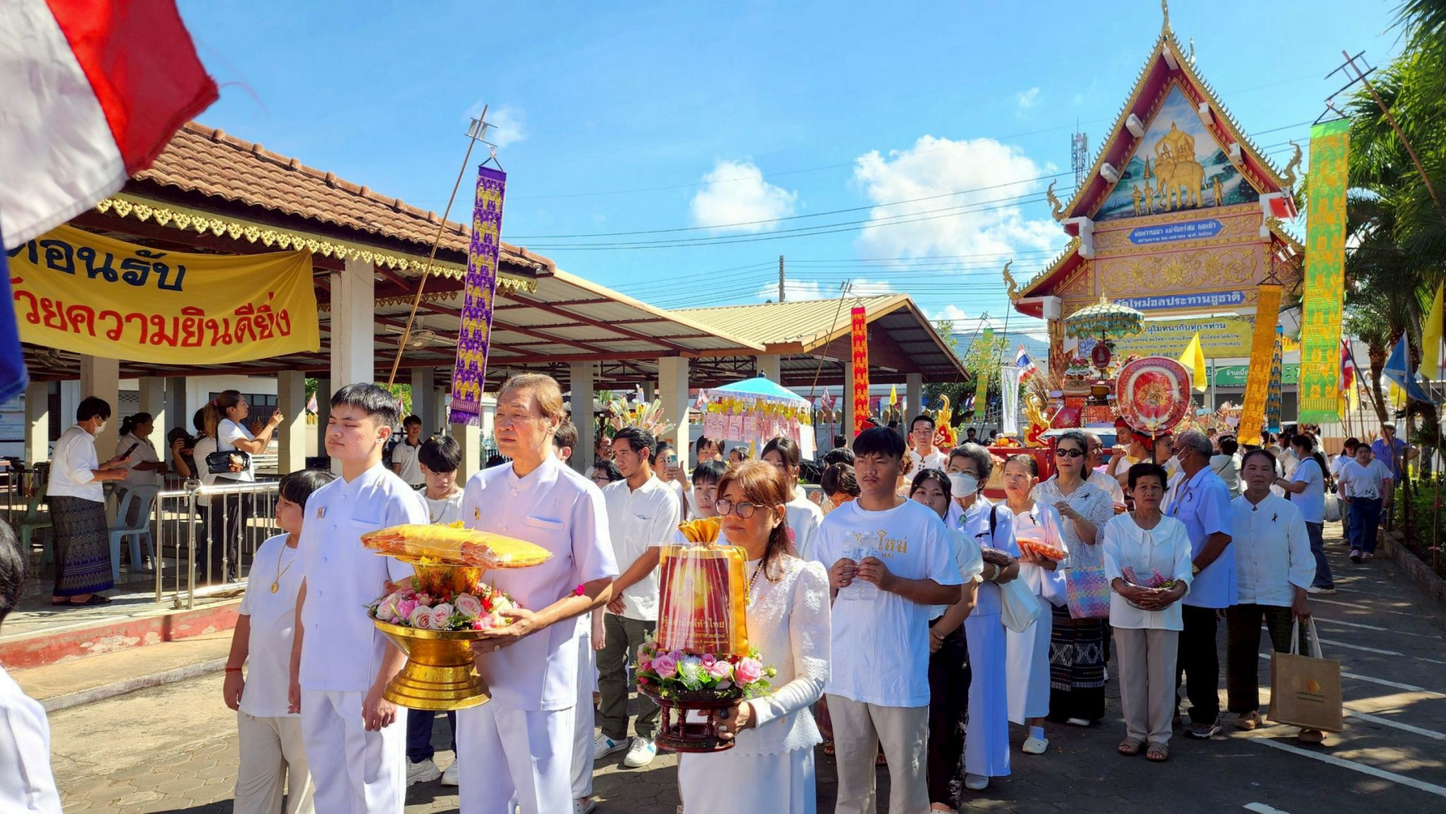 ภาพร่วมขบวนกฐินวัดใหม่ชลประทานชูชาติ