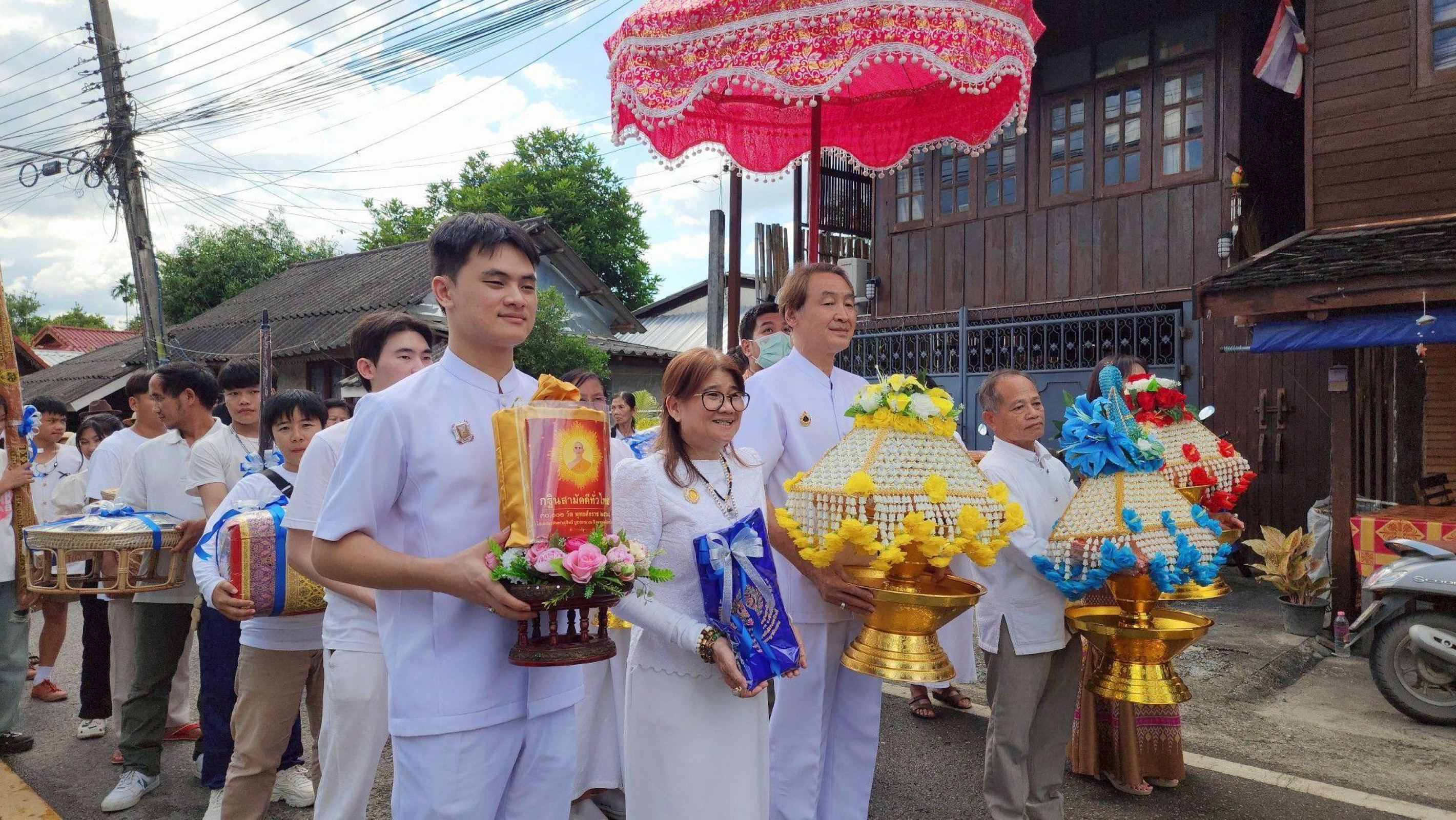 ภาพร่วมขบวนกฐินวัดออนหลวย